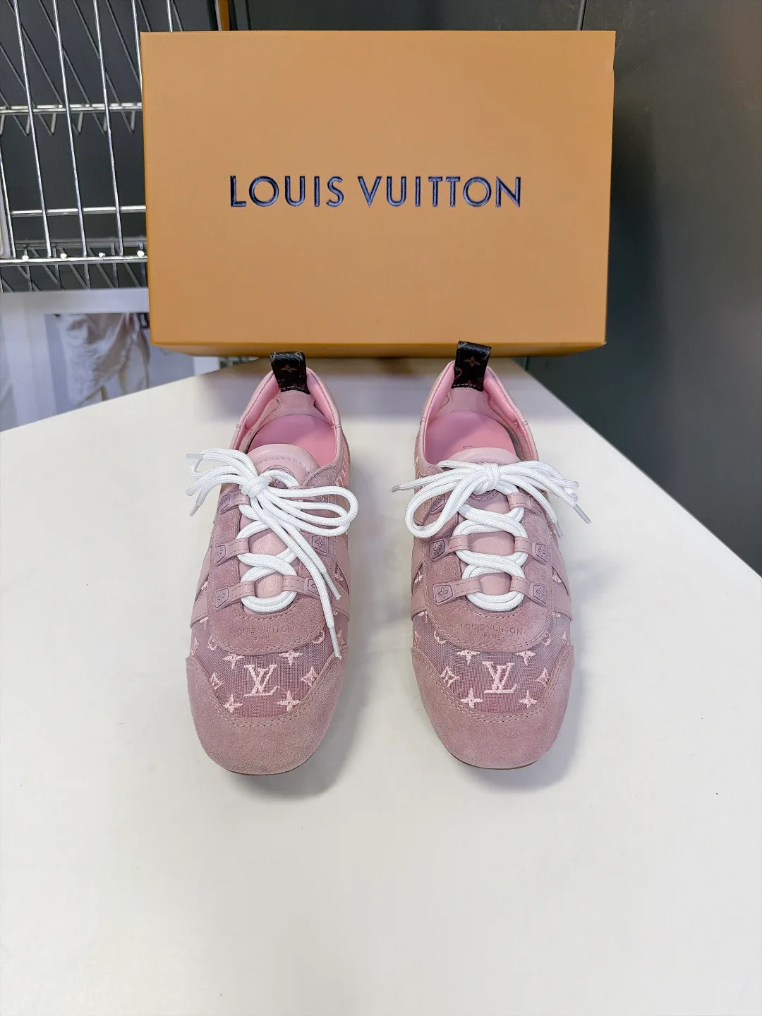 Кроссовки Женские Louis Vuitton 18005463
