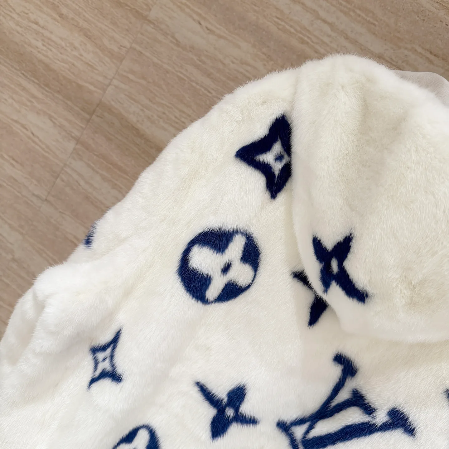 Куртки И Пуховики Женские Louis Vuitton 1061370