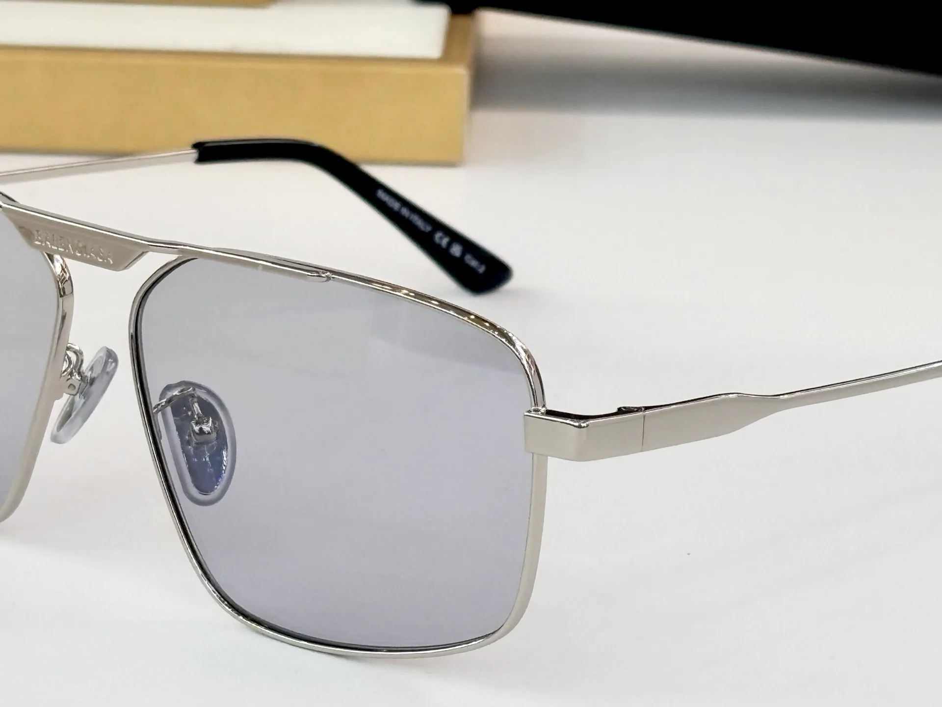 Очки Balenciaga 13389357