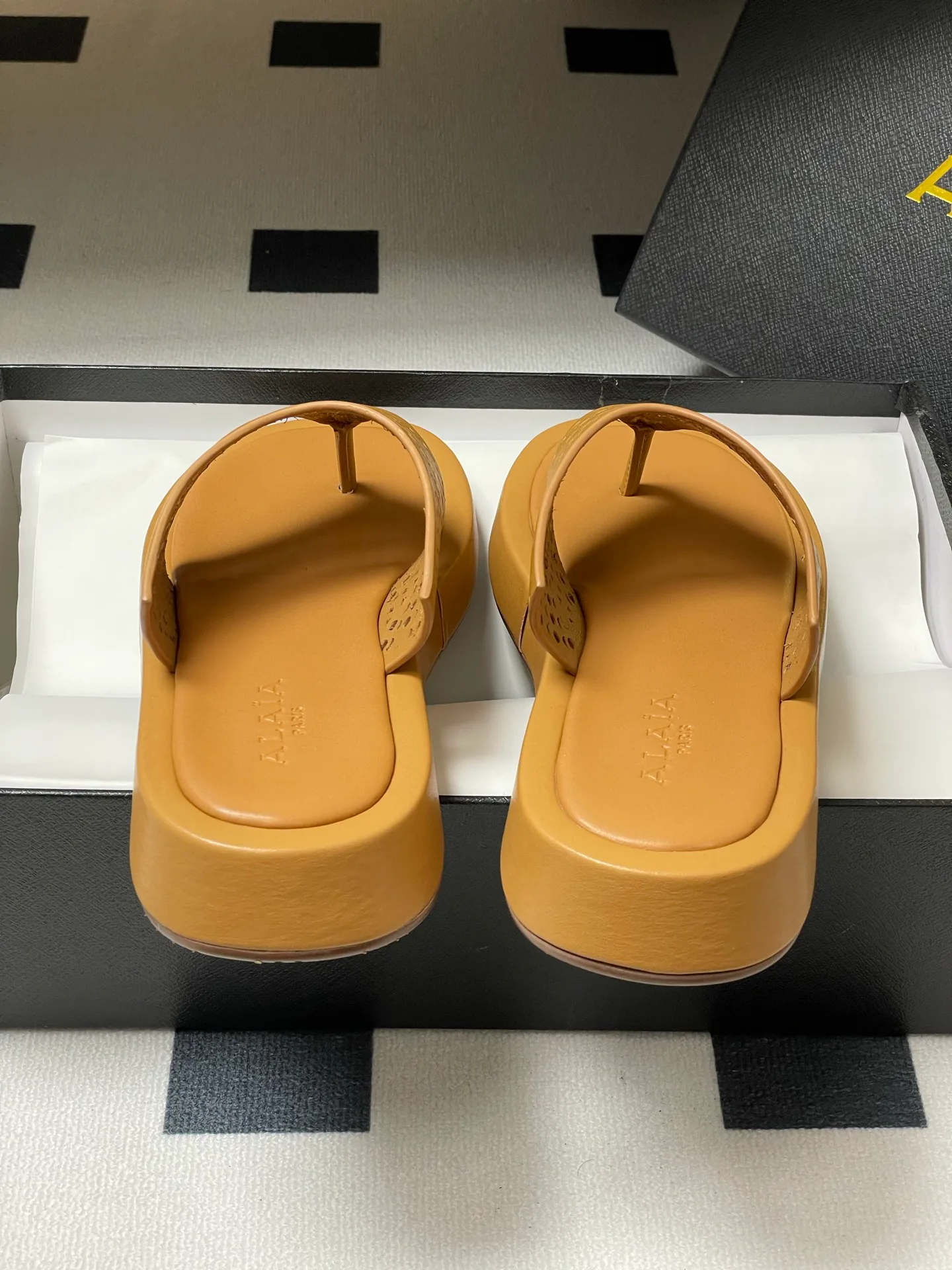 Шлепанцы Женские Alaia 22787