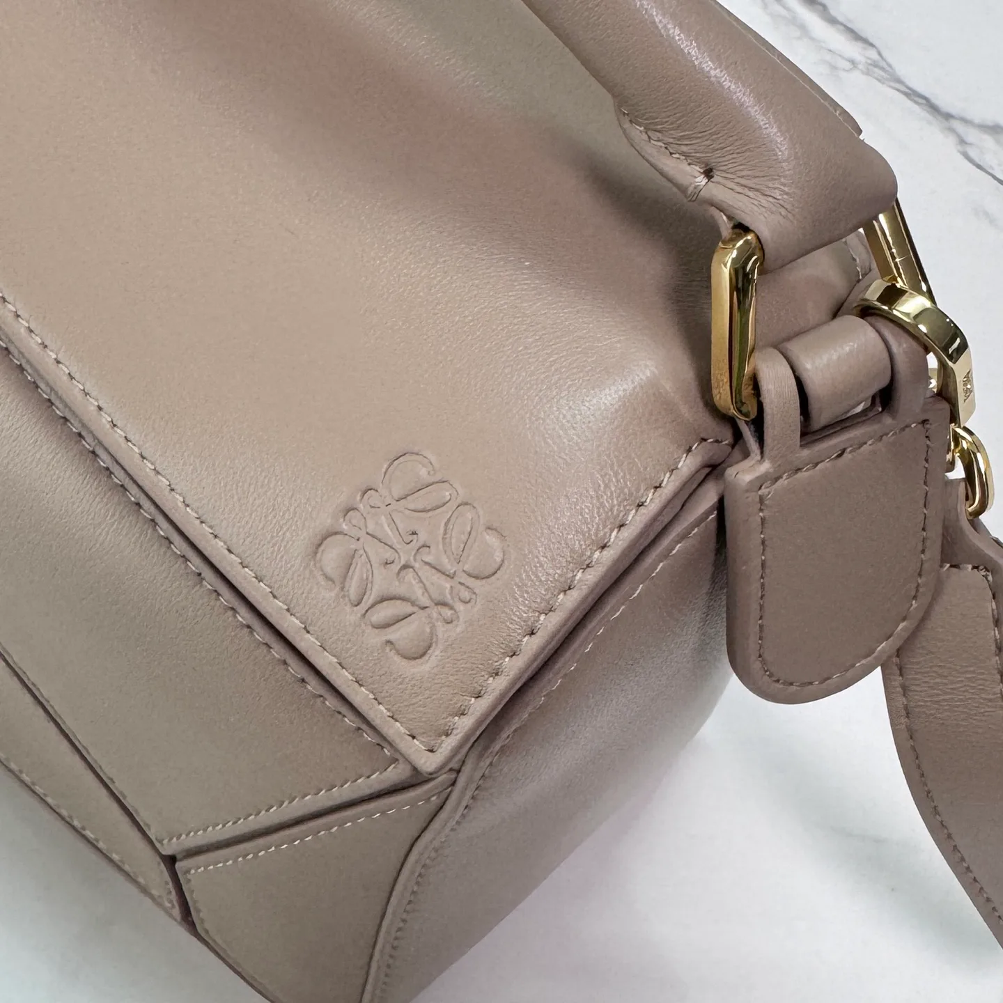 Классические Сумки Женские Loewe 17270396