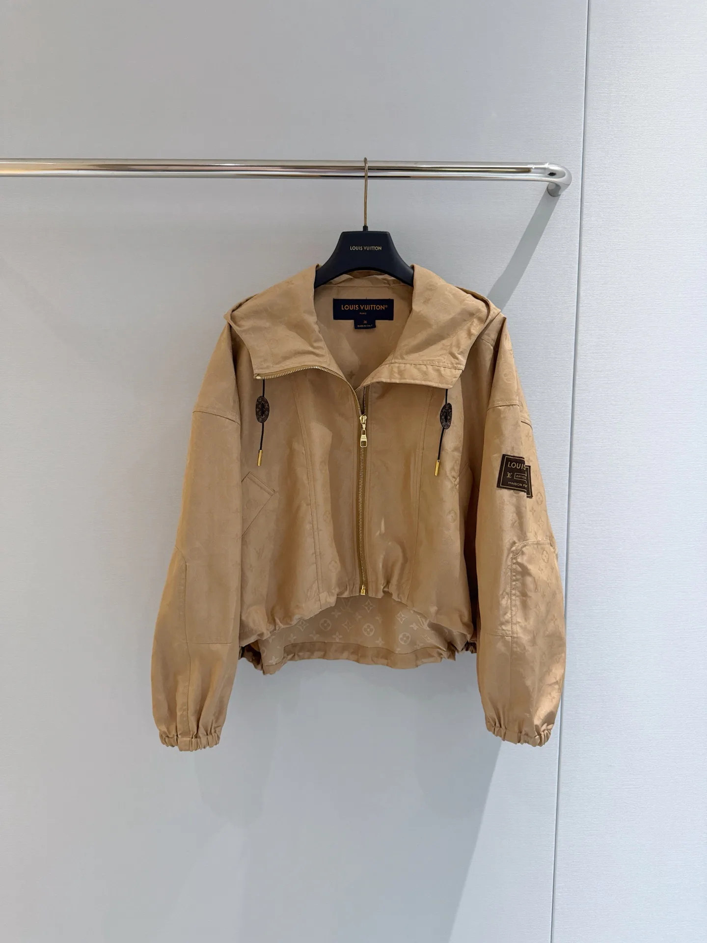 Куртки И Пуховики Женские Louis Vuitton 18640670