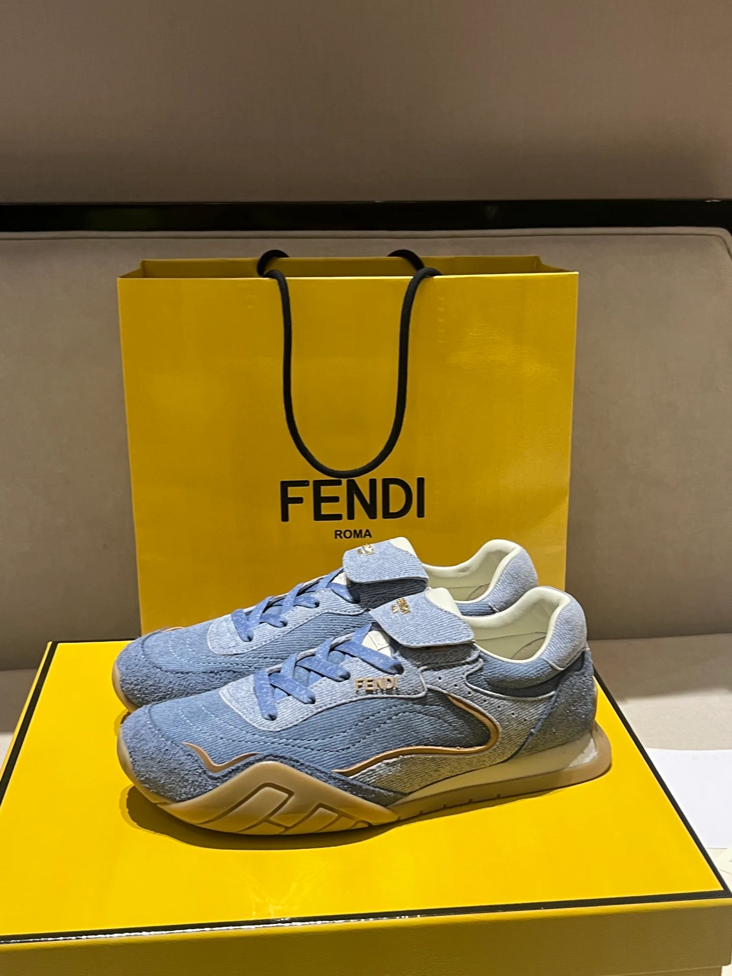 Кроссовки Женские Fendi 18020719