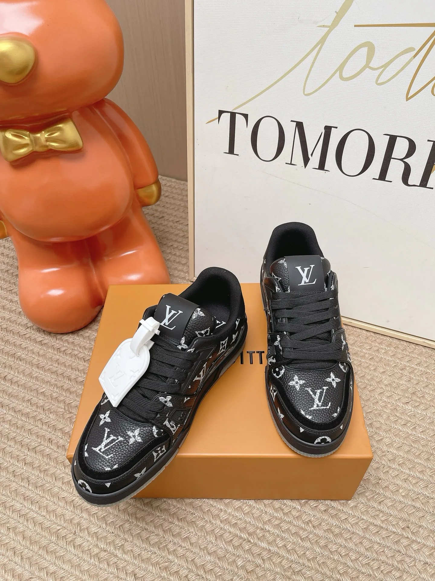 Кроссовки Женские Louis Vuitton 18810916