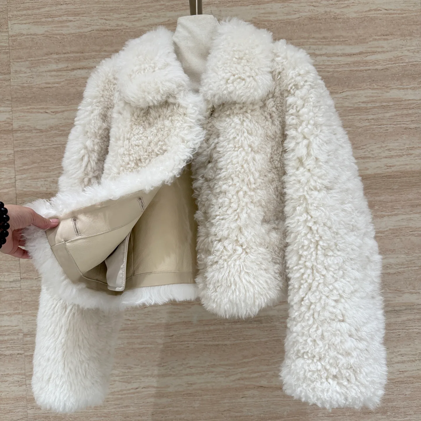 Кожаные Куртки И Дублёнки Женские Celine 1061354