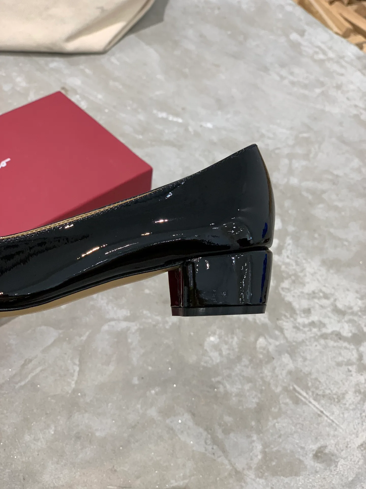 Туфли Женские Salvatore Ferragamo 18340709