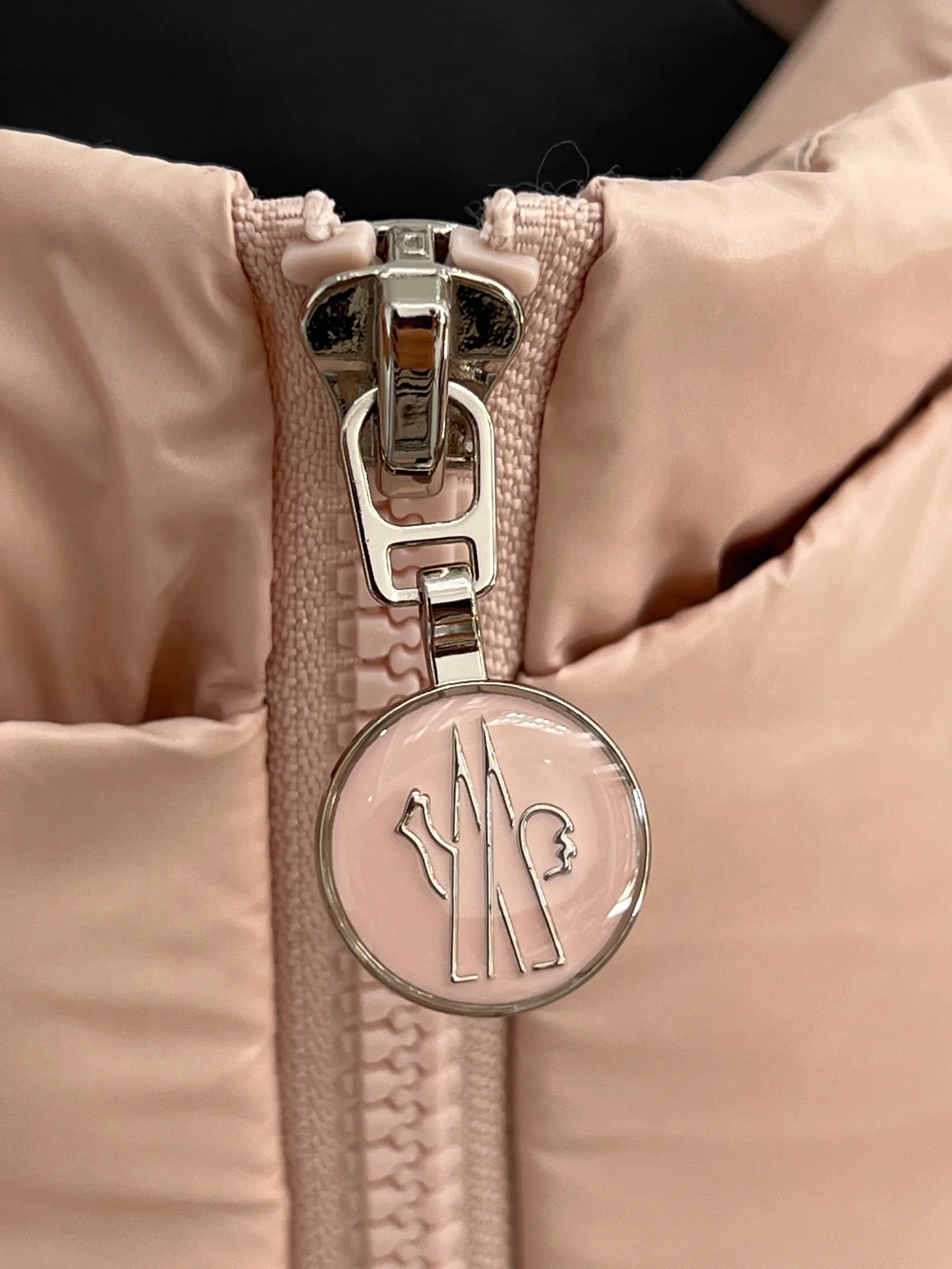 Куртки И Пуховики Женские Moncler 18416275