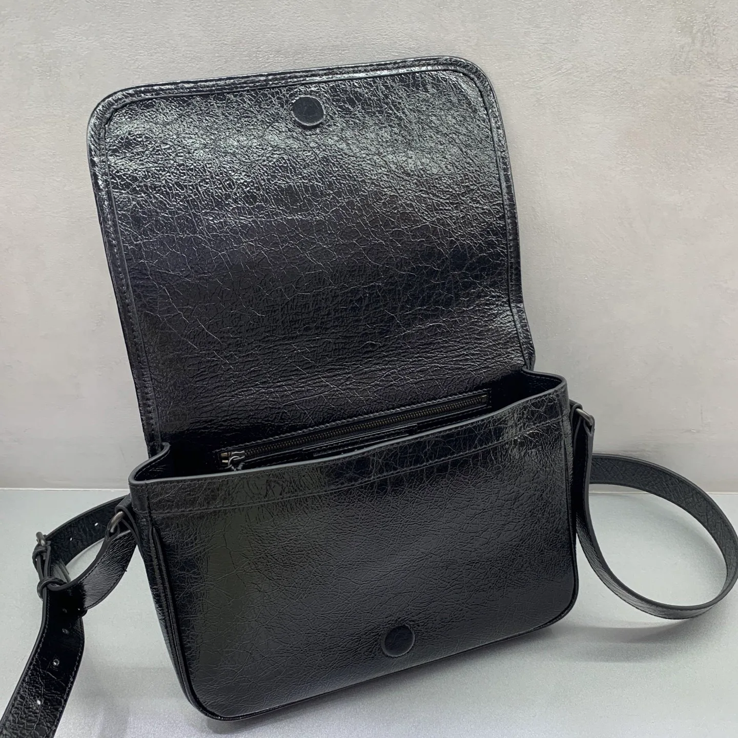 Сумки На Ремне Женские Balenciaga 18205669