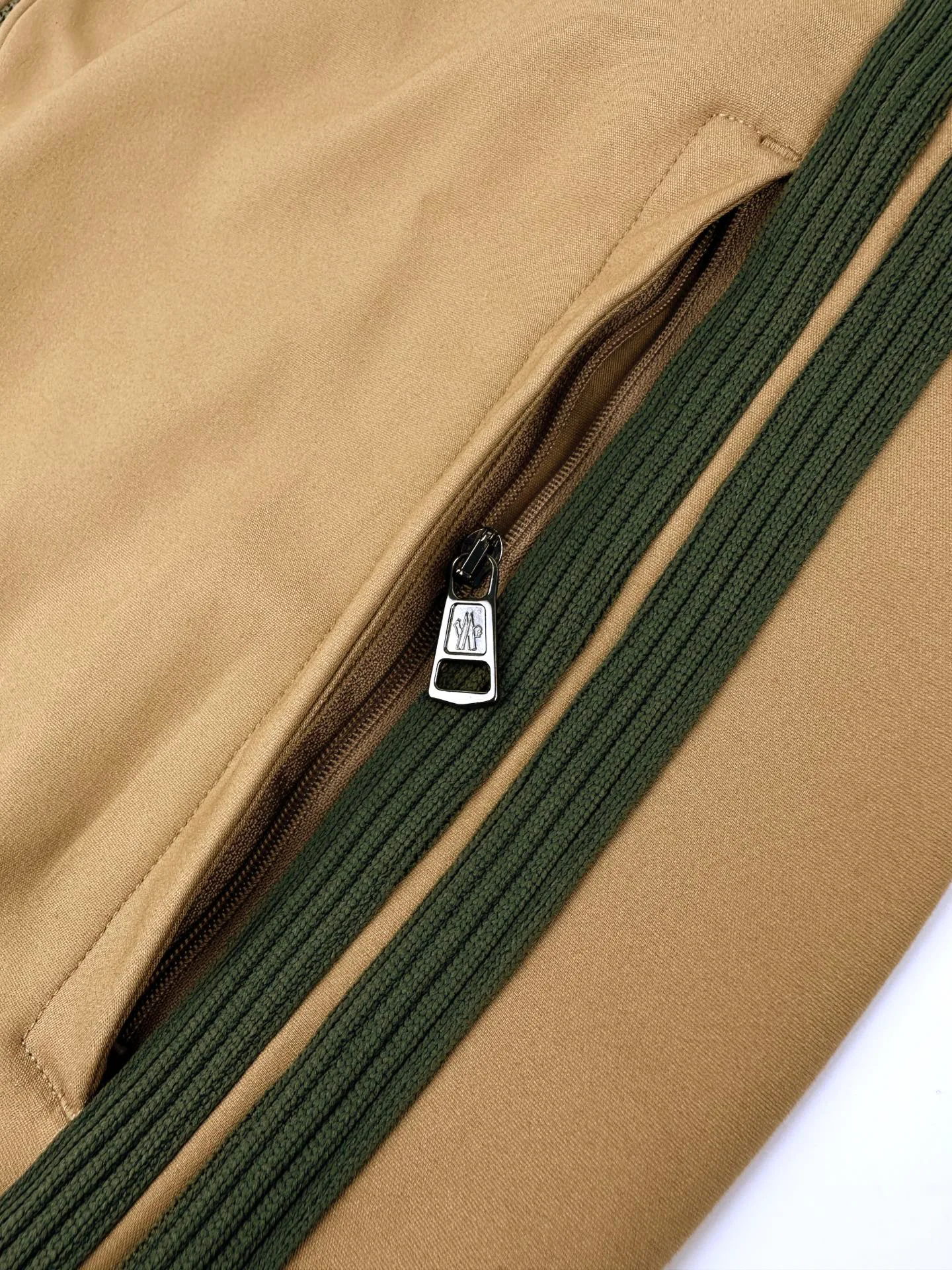 Куртки И Пуховики Женские Moncler 18487132