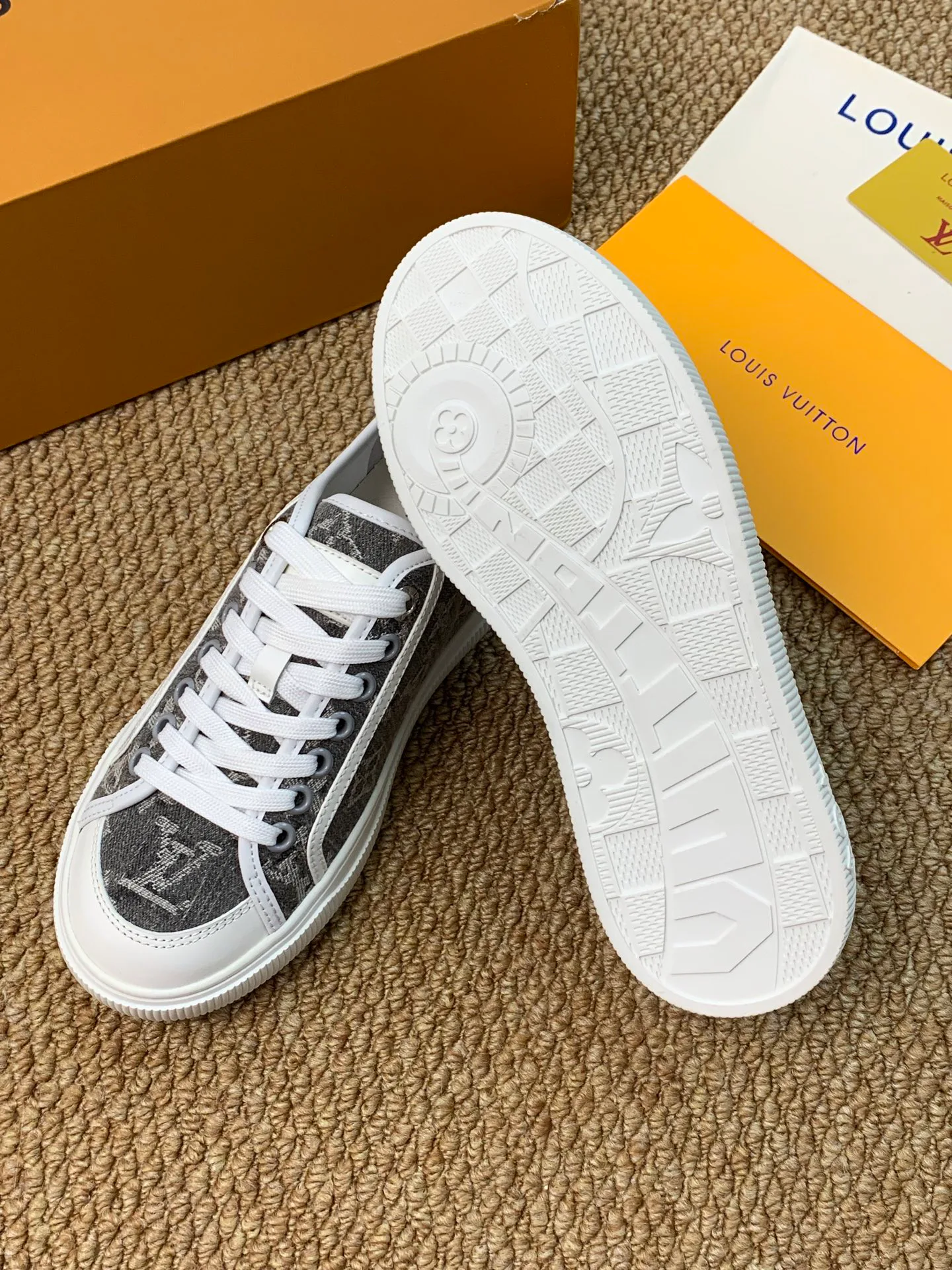 Кроссовки Женские Louis Vuitton 17545204