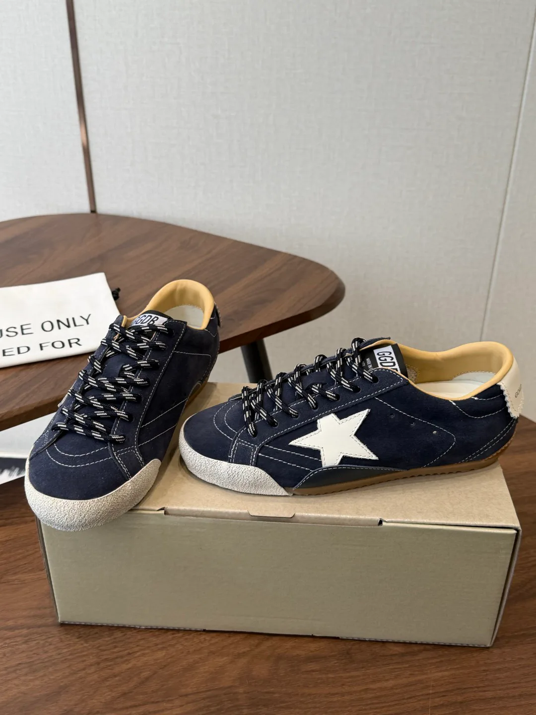 Кроссовки Женские Golden Goose 18687329