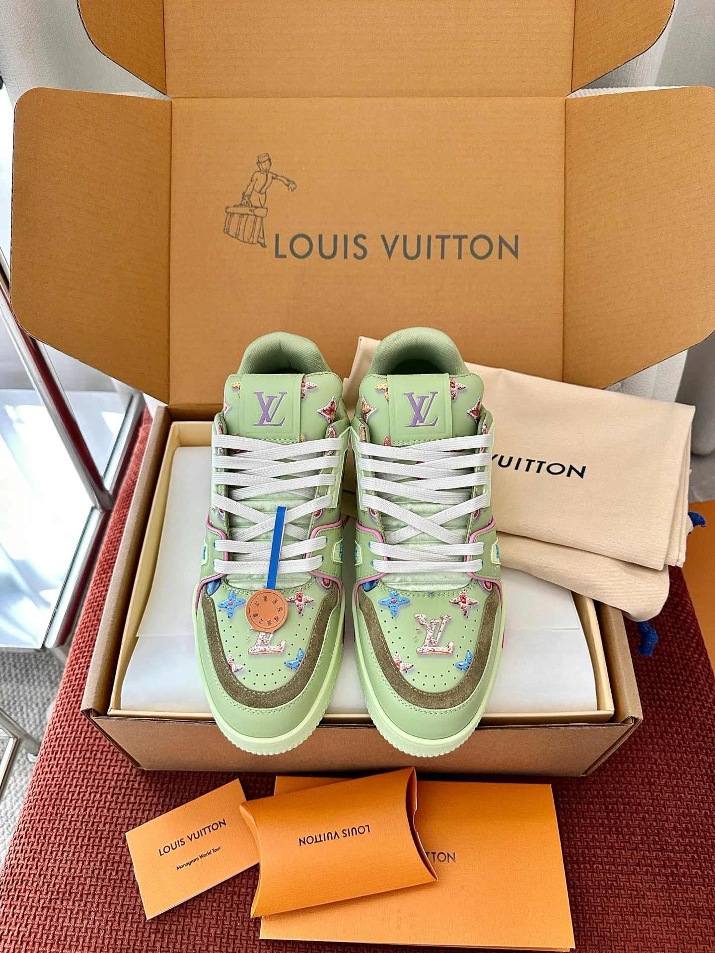 Кроссовки Женские Louis Vuitton 17449358