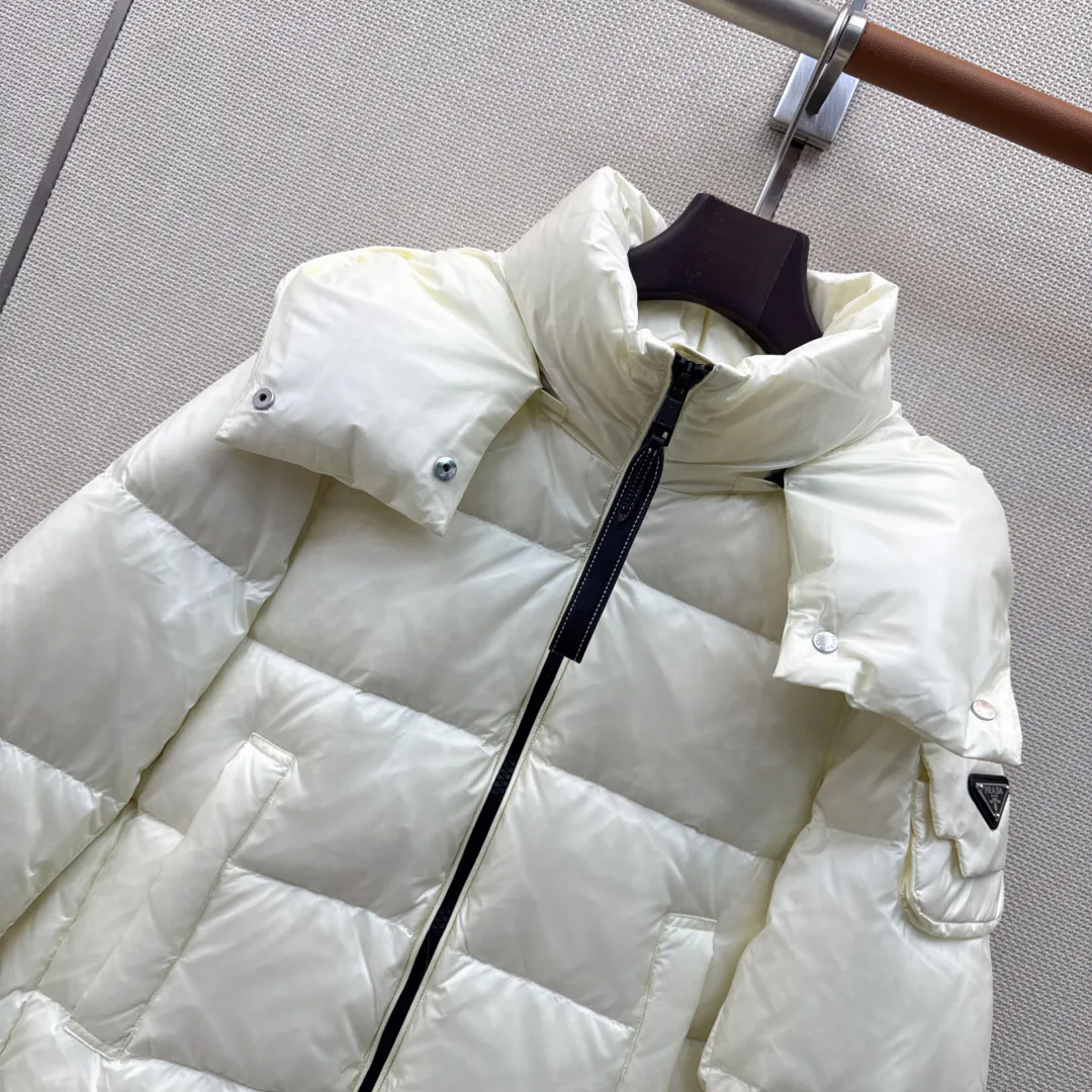 Куртки И Пуховики Женские Prada 18398231