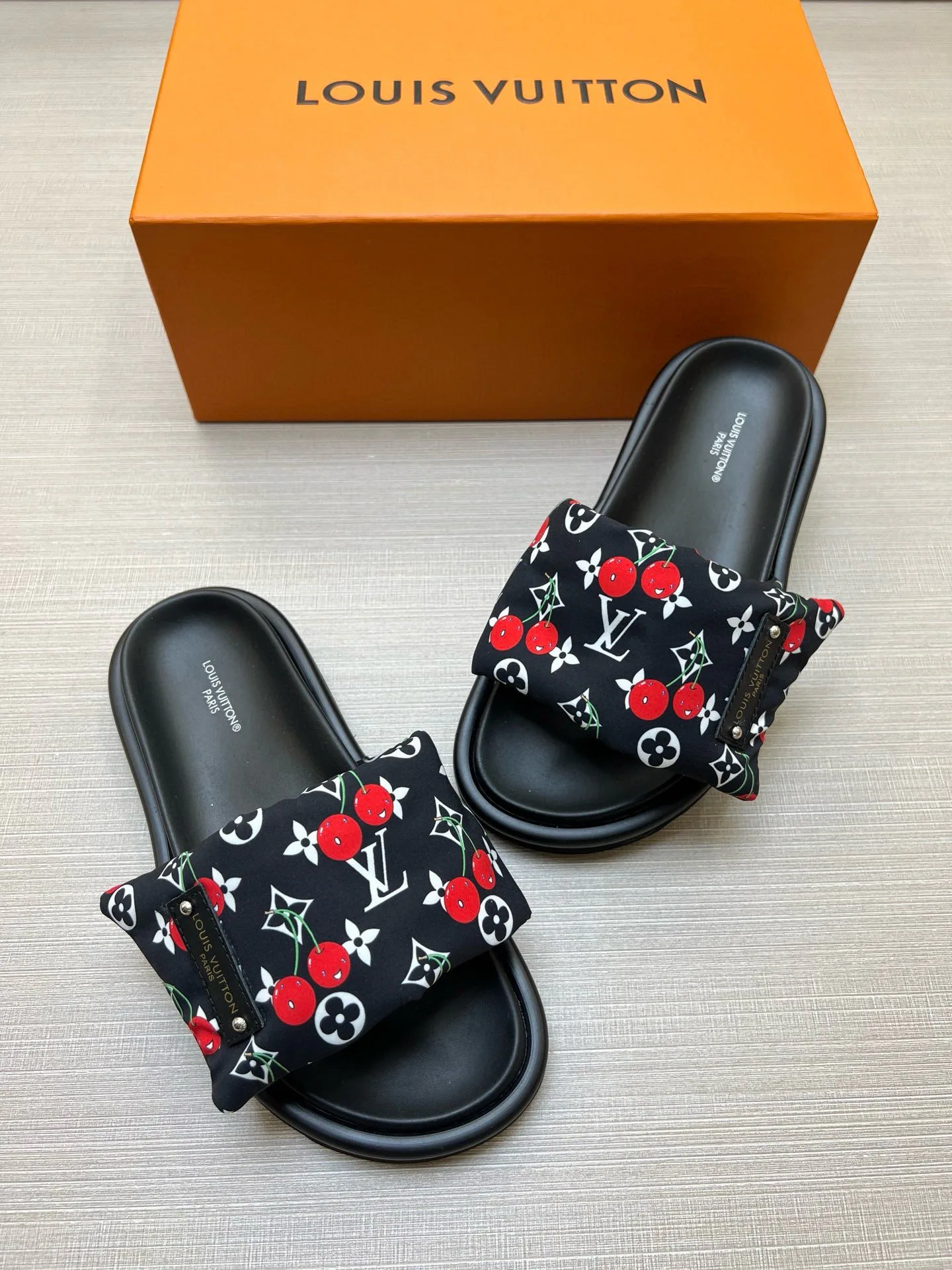 Шлепанцы Женские Louis Vuitton 9801573