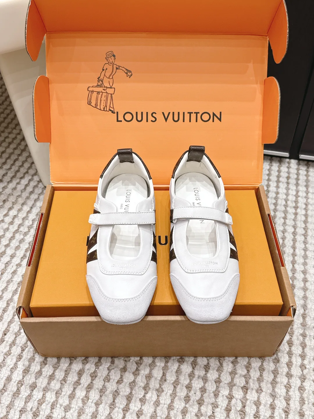 Кроссовки Женские Louis Vuitton 11518535