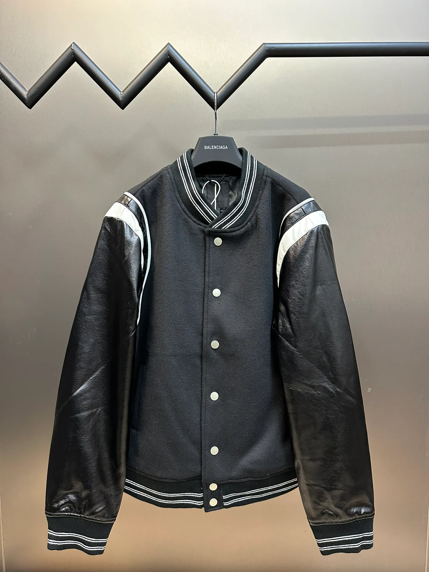 Куртки И Пуховики Женские Givenchy 212671