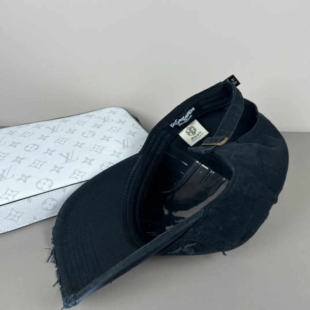 Головные Уборы Saint Laurent 11015