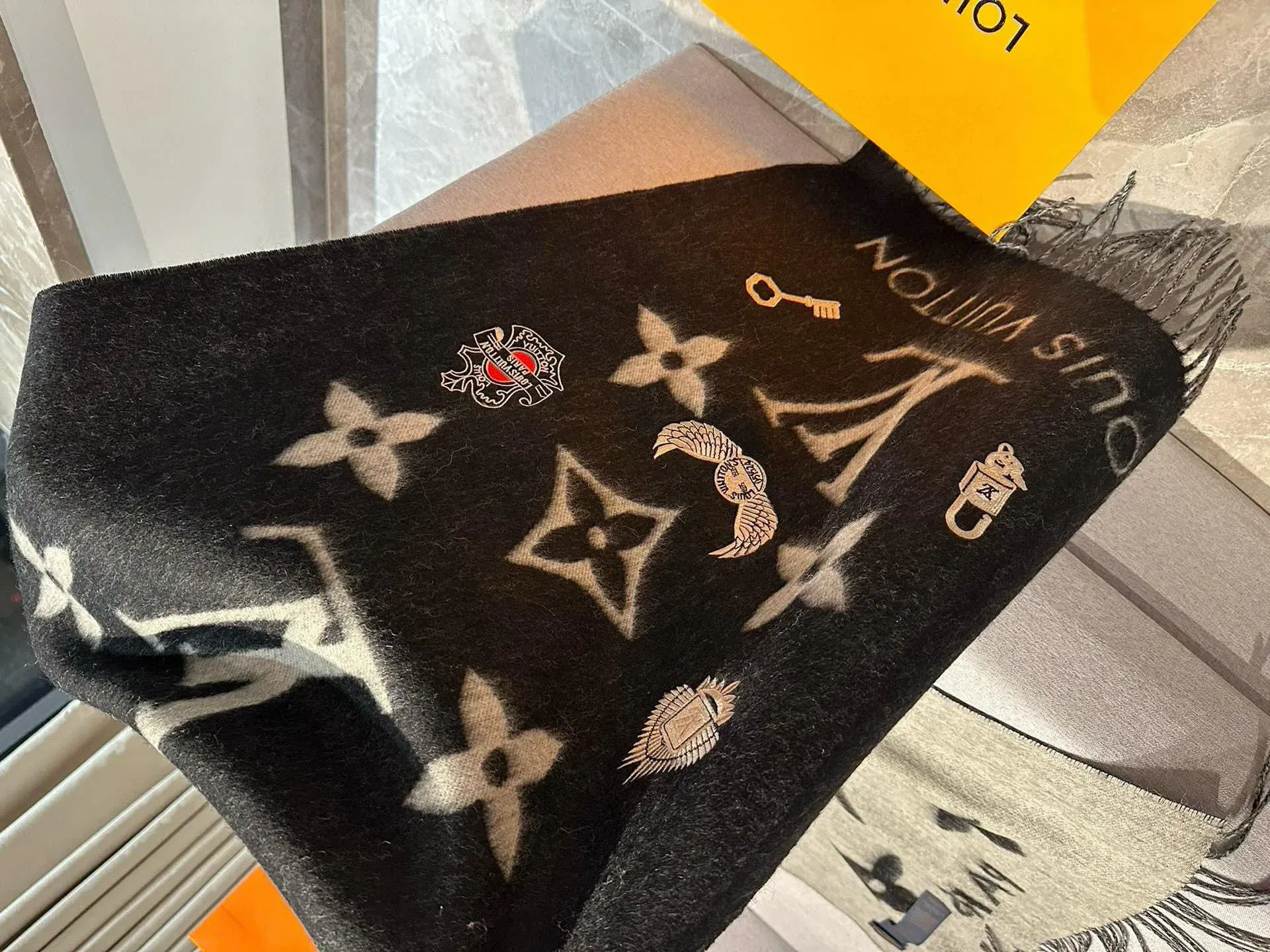 Шарфы Louis Vuitton 101124