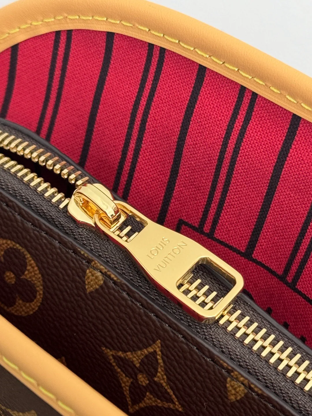 Классические Сумки Женские Louis Vuitton 12622376