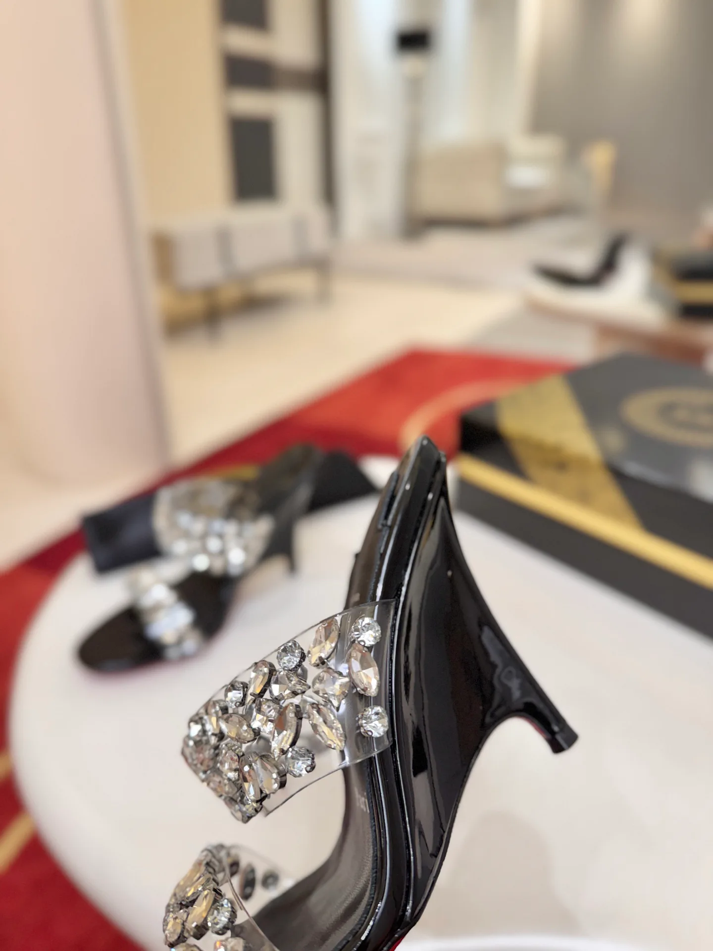 Босоножки Женские Christian Louboutin 18549160