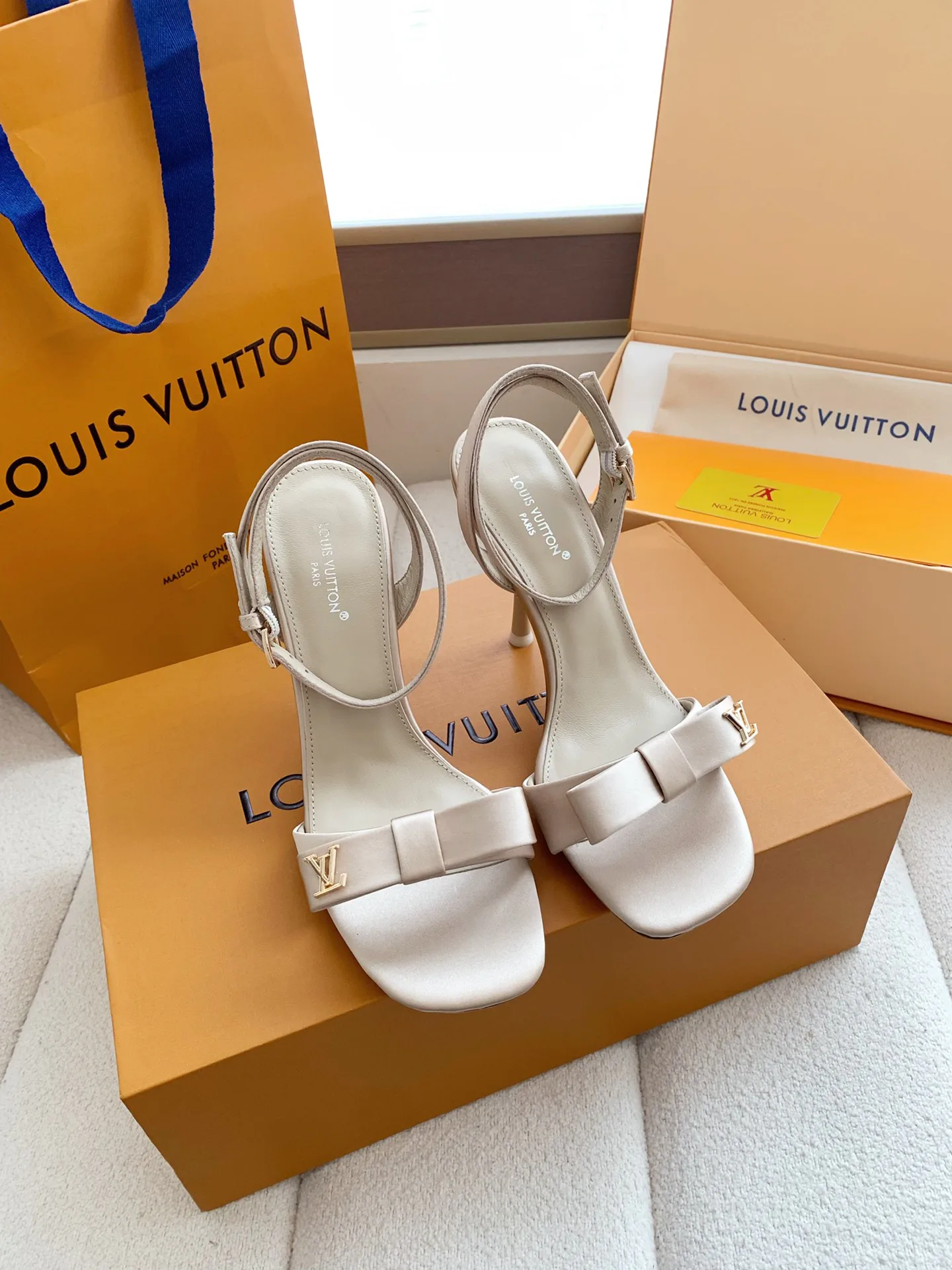 Босоножки Женские Louis Vuitton 13084433