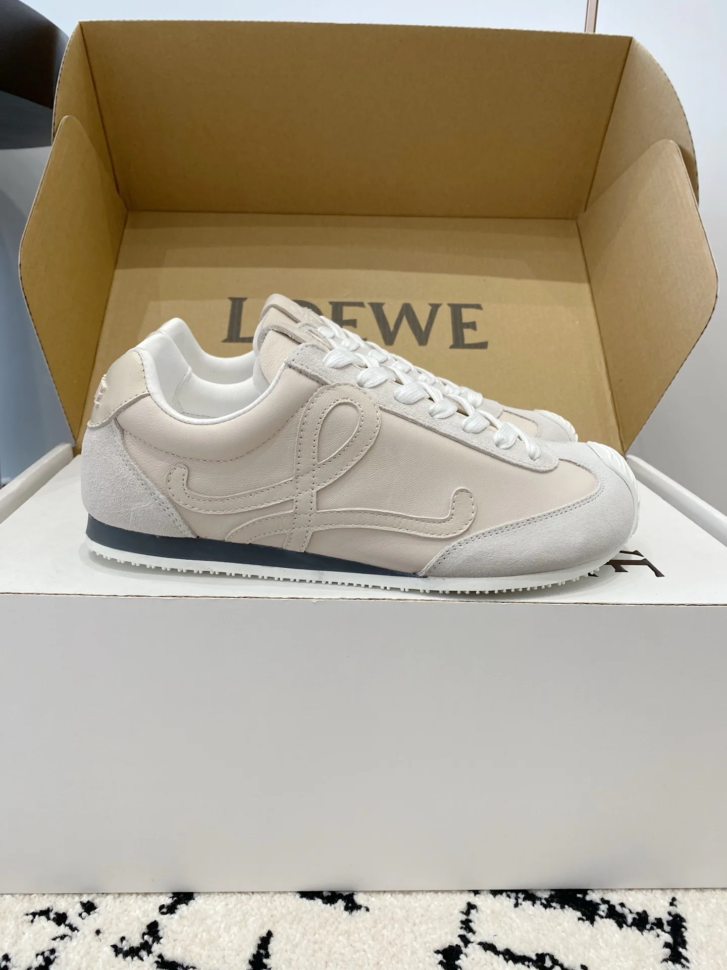 Кроссовки Женские Loewe 18268853