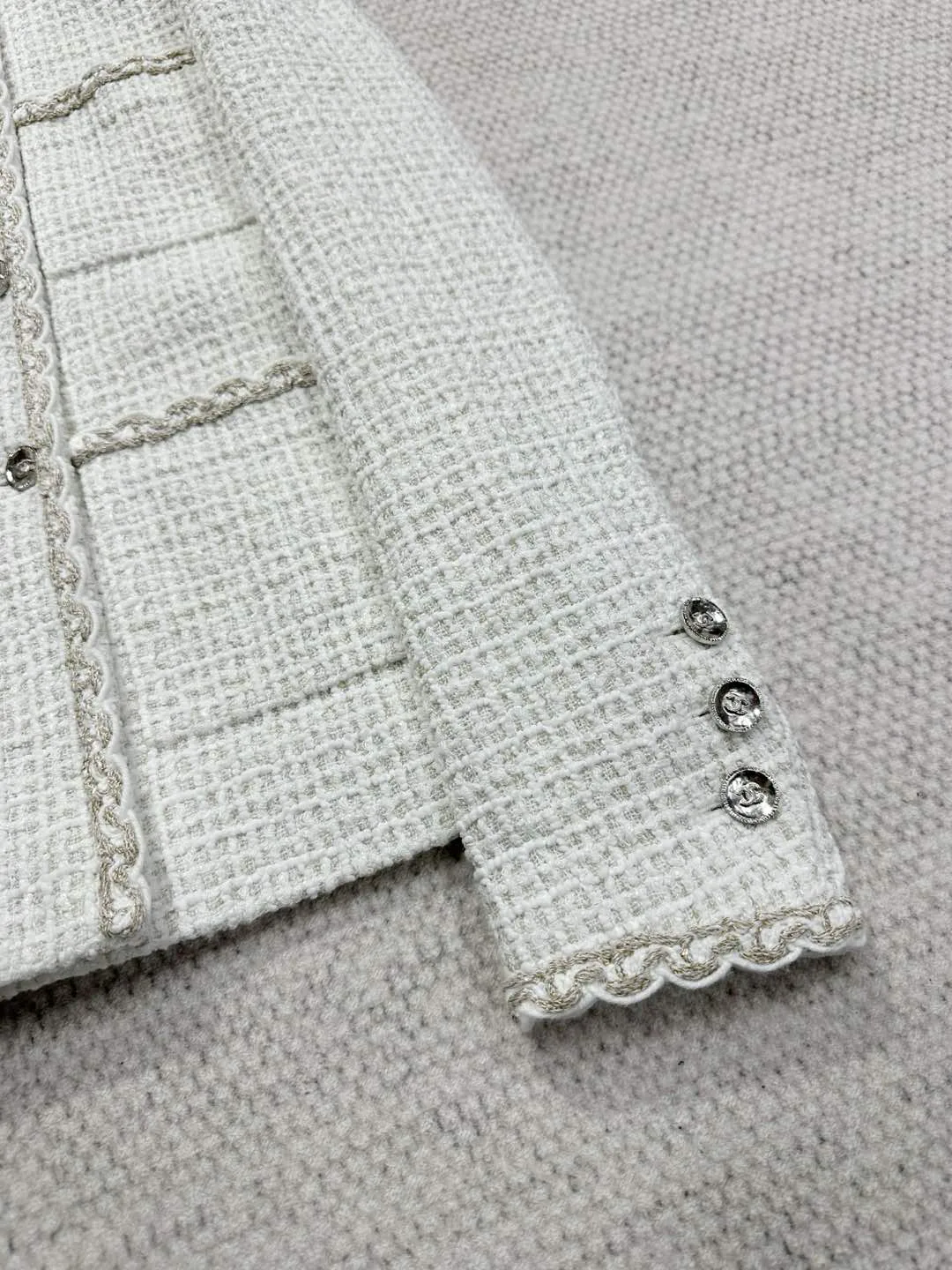 Куртки И Пуховики Женские Chanel 1580