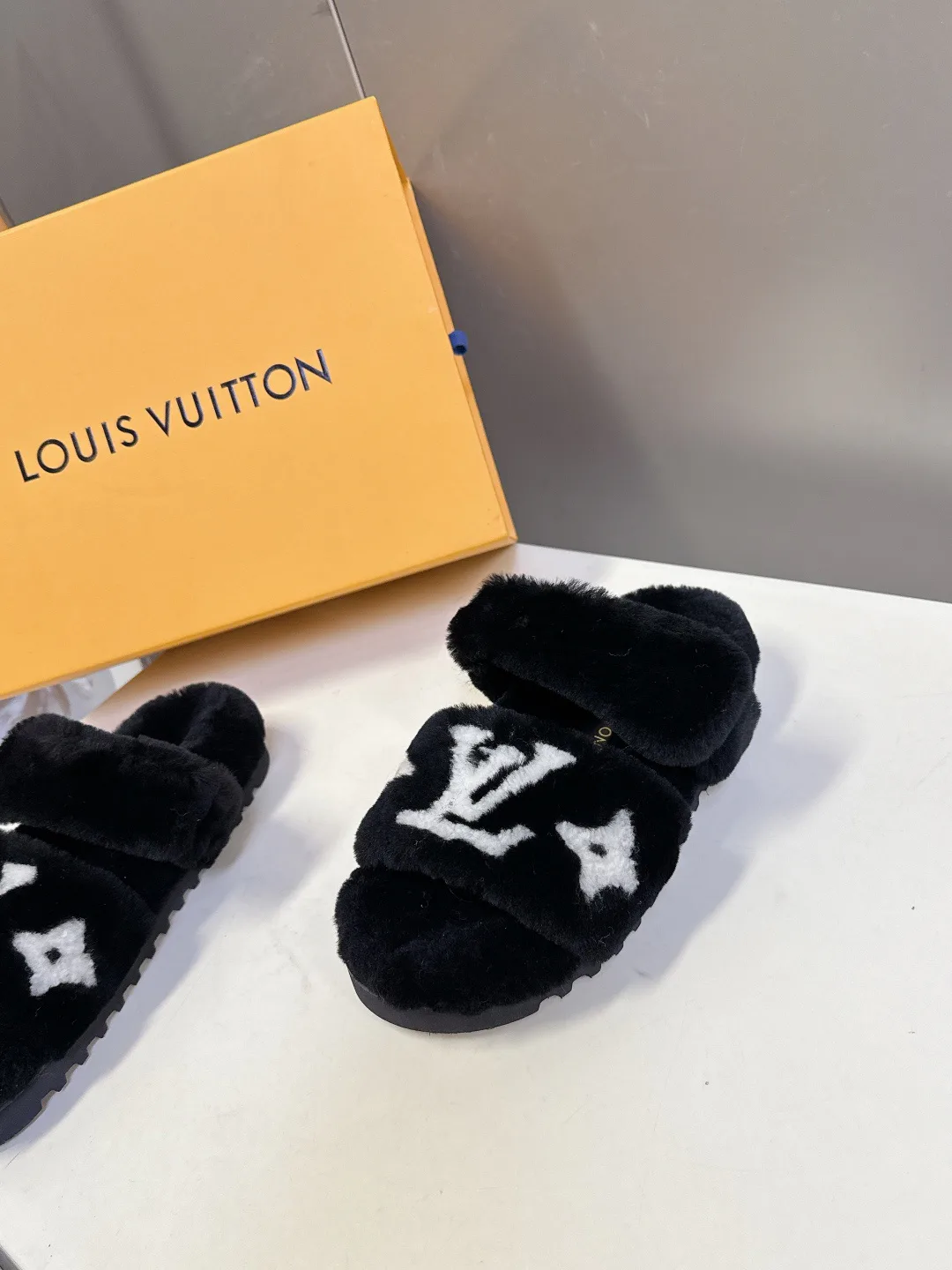 Тапочки Женские Louis Vuitton 736313