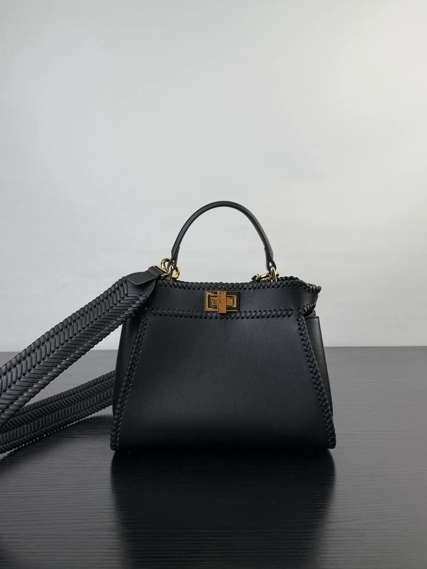 Классические Сумки Женские Fendi 13234523