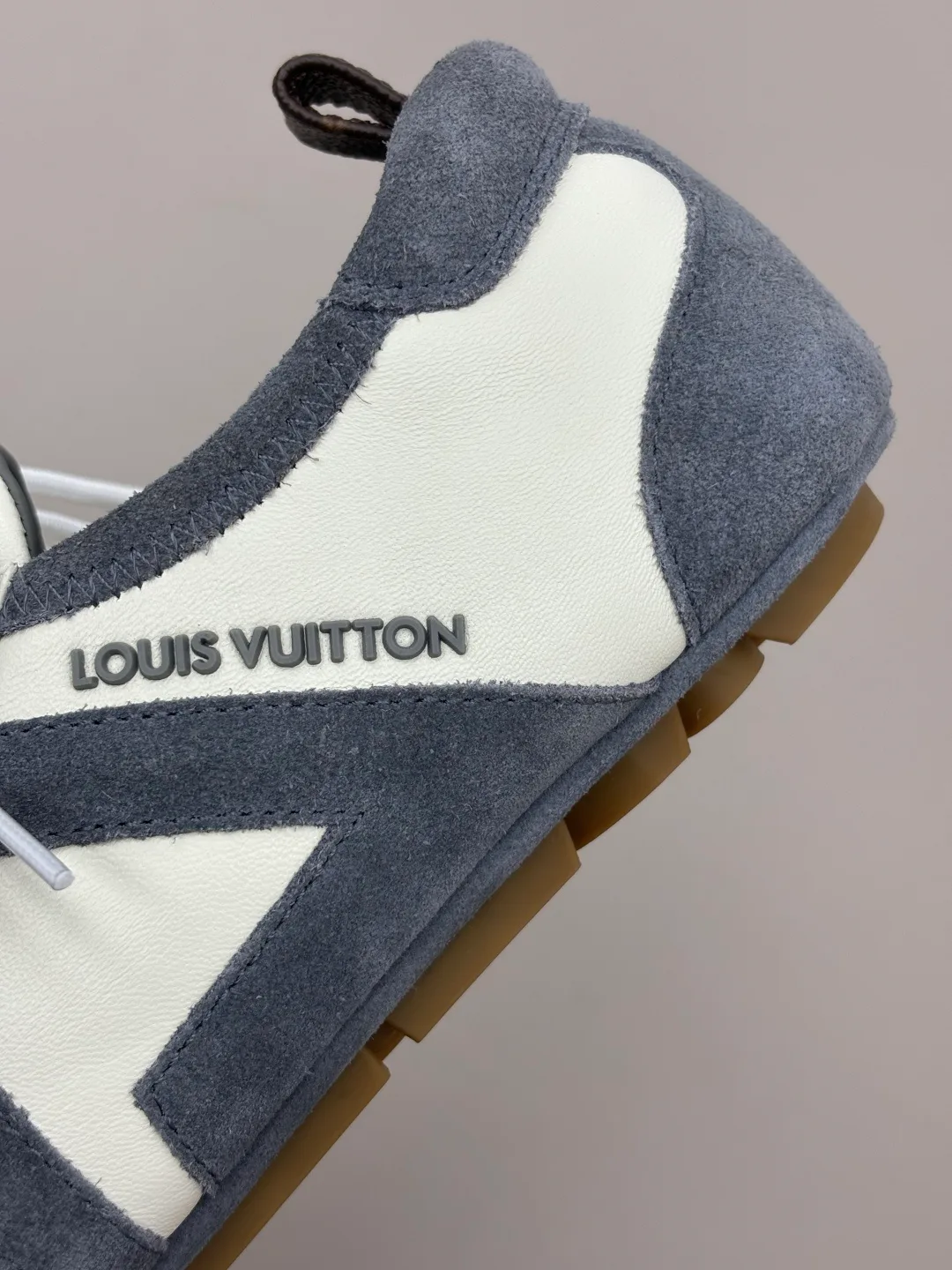 Кроссовки Женские Louis Vuitton 18006202
