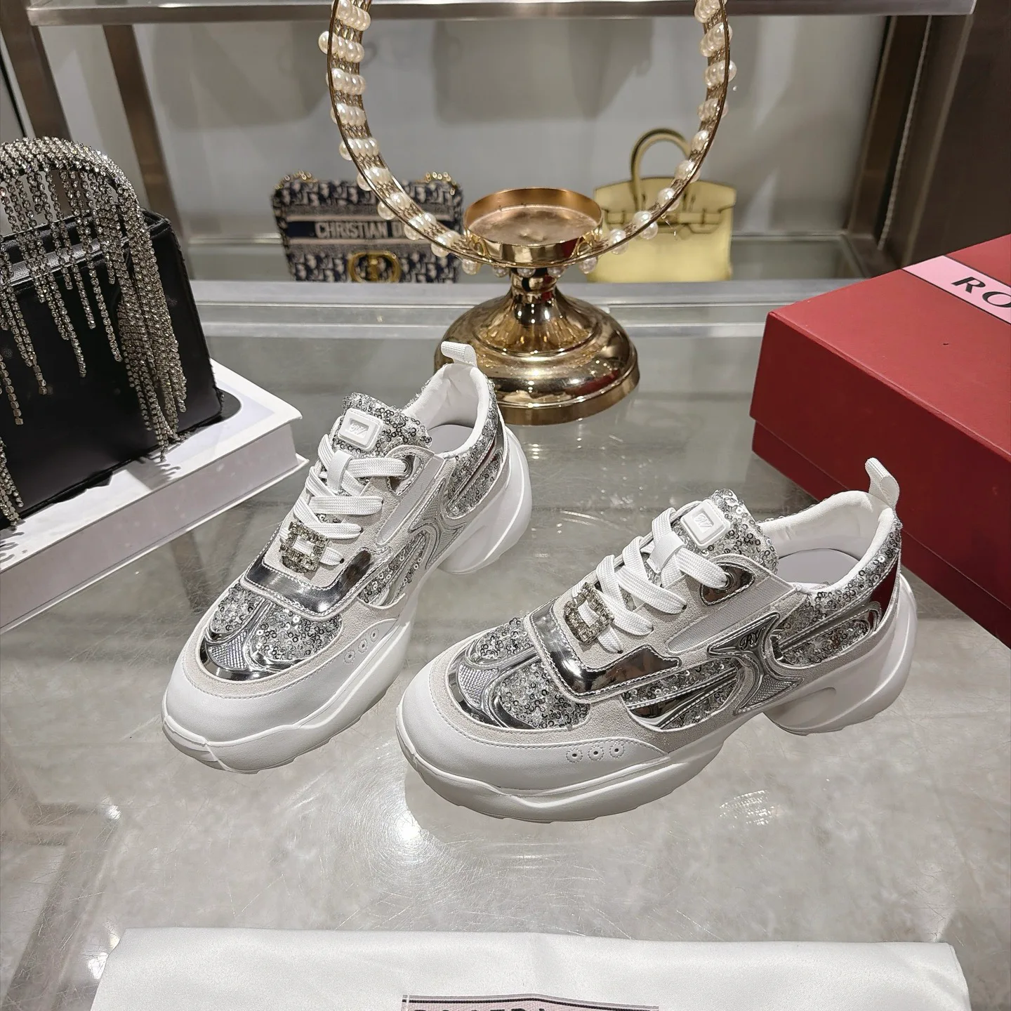 Кроссовки Женские Roger Vivier 18366856