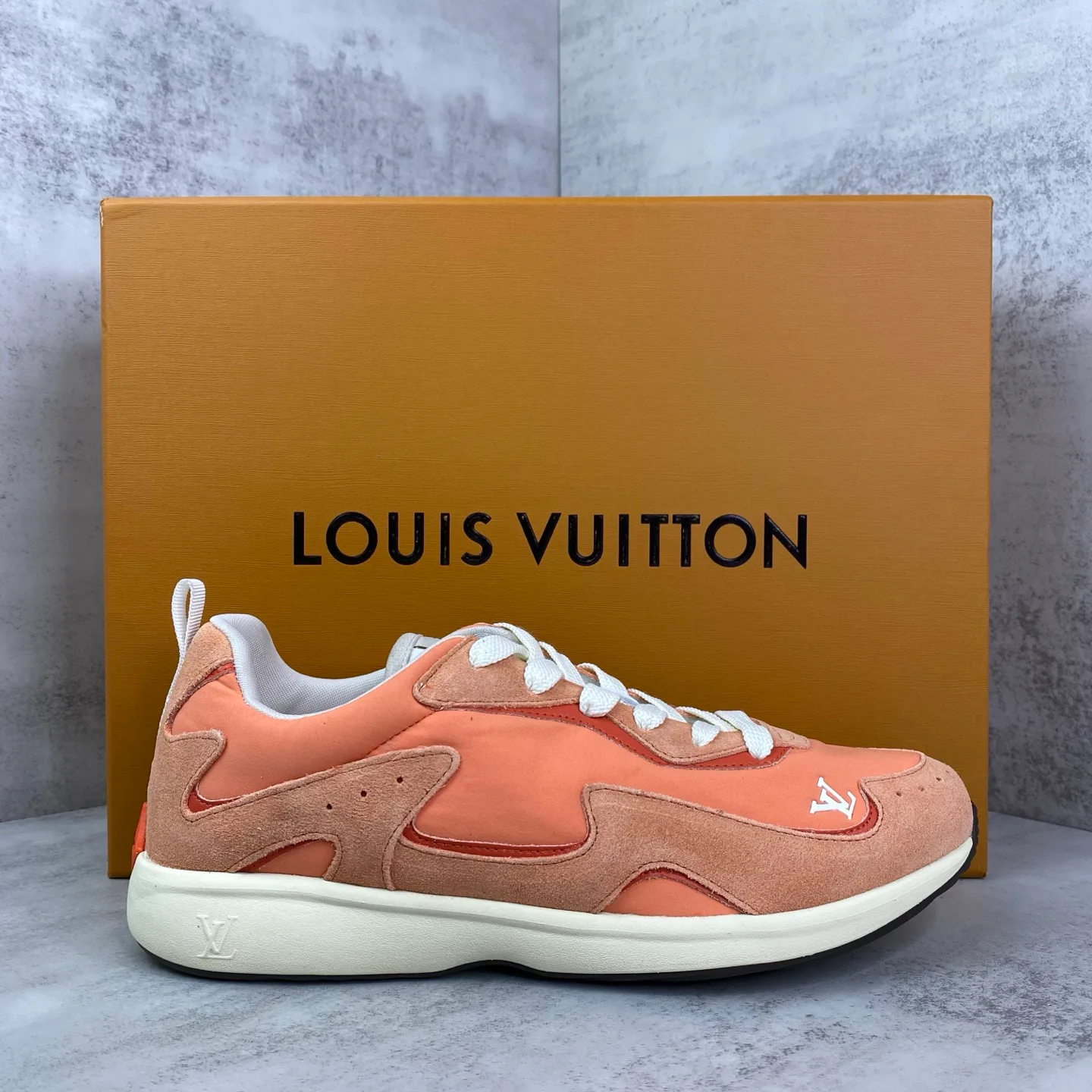 Кроссовки Женские Louis Vuitton 18747165