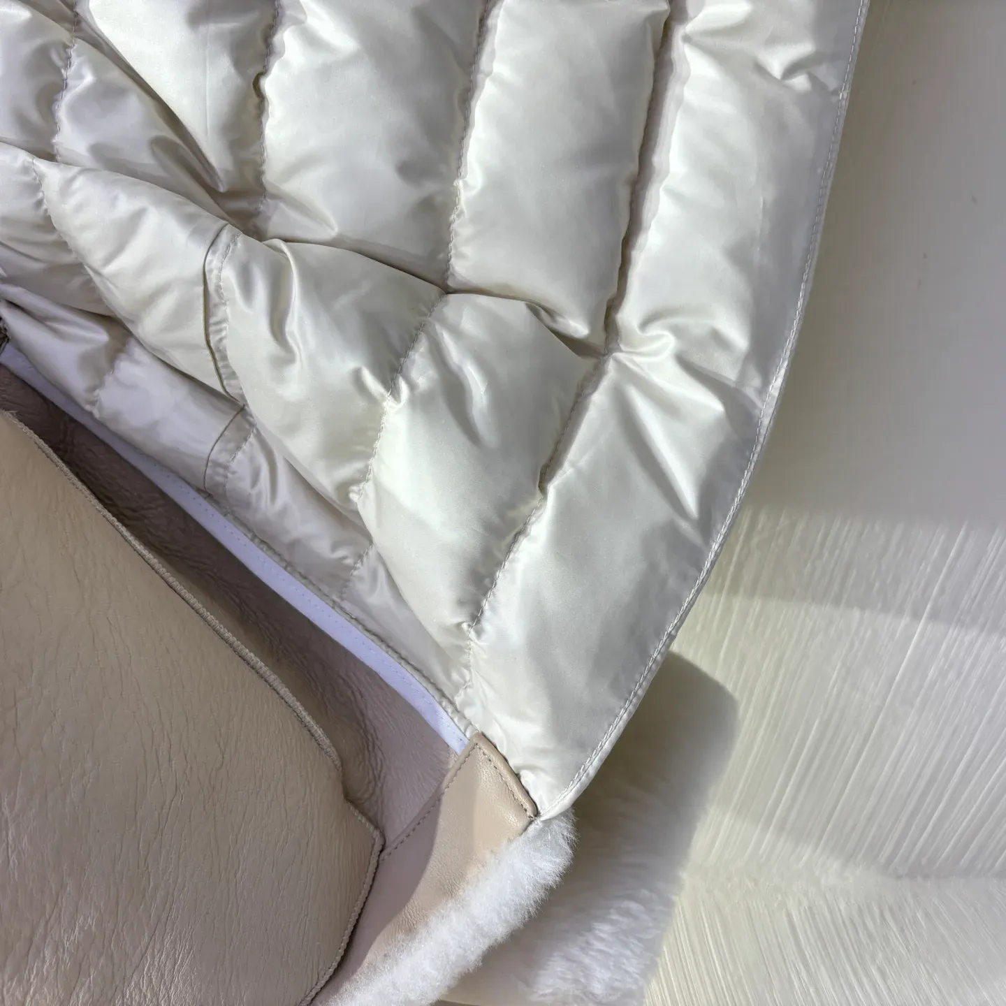 Кожаные Куртки И Дублёнки Женские Moncler 794765