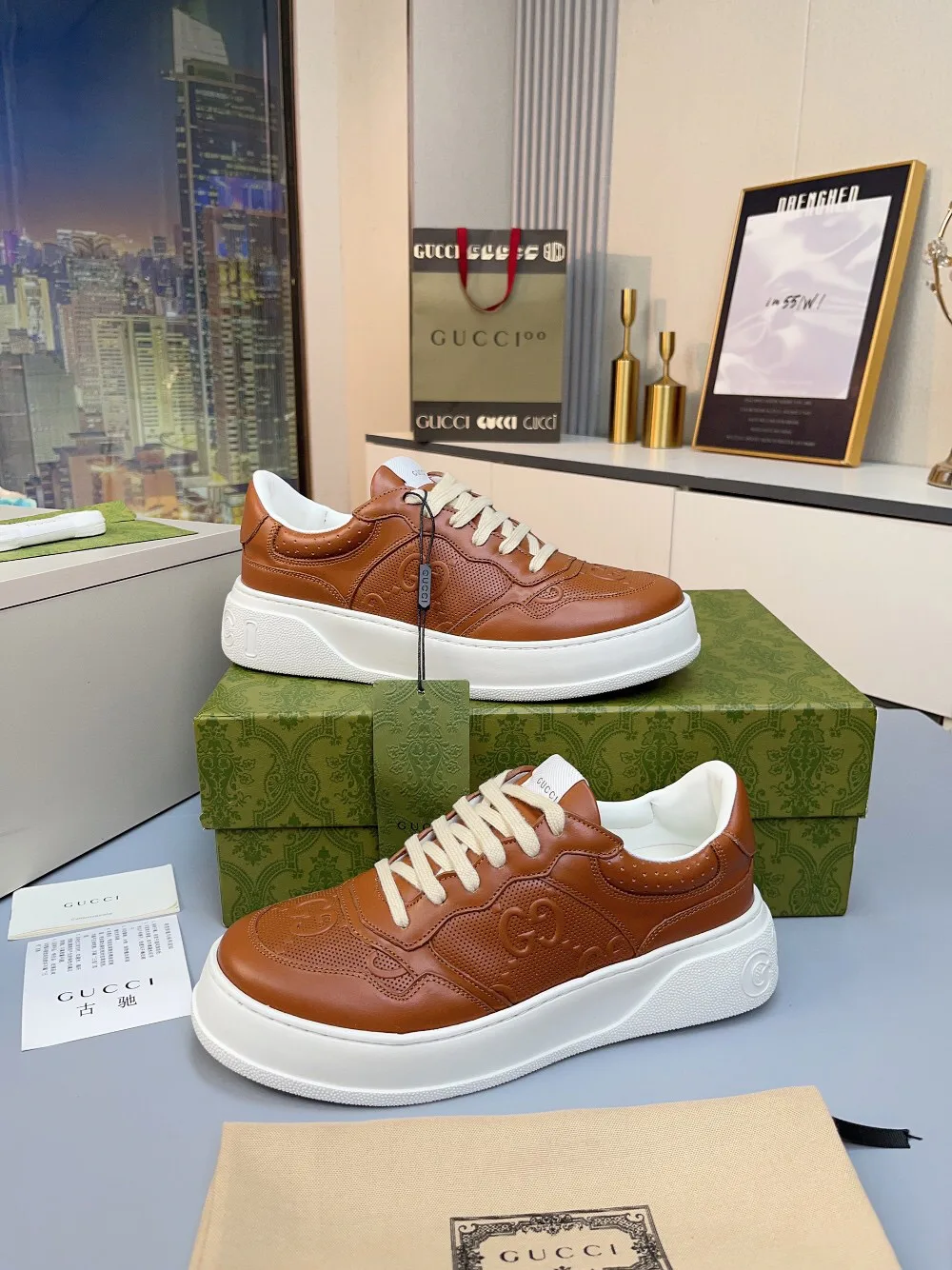 Кроссовки Женские Gucci 18369622