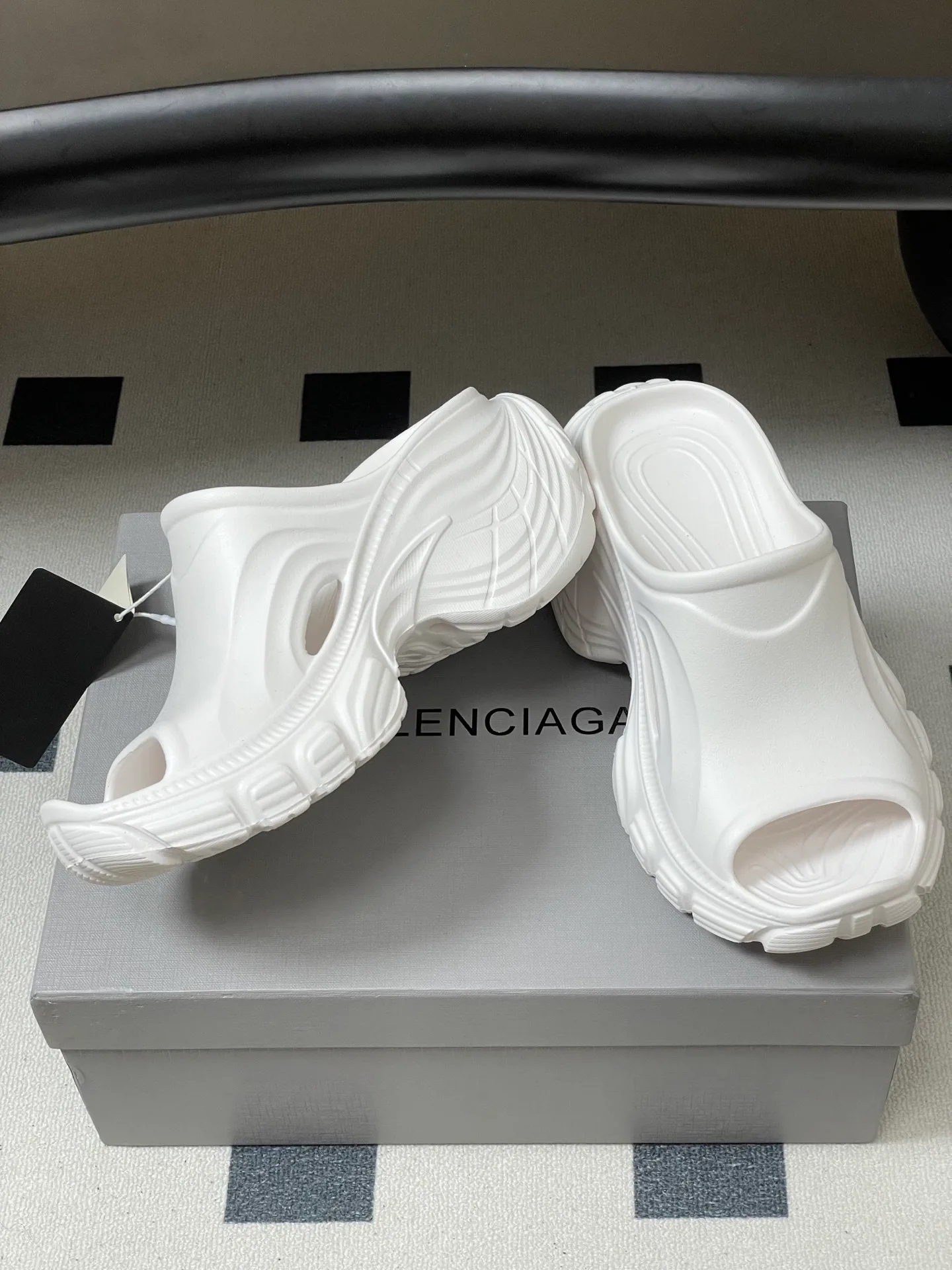 Шлепанцы Женские Balenciaga 13343860