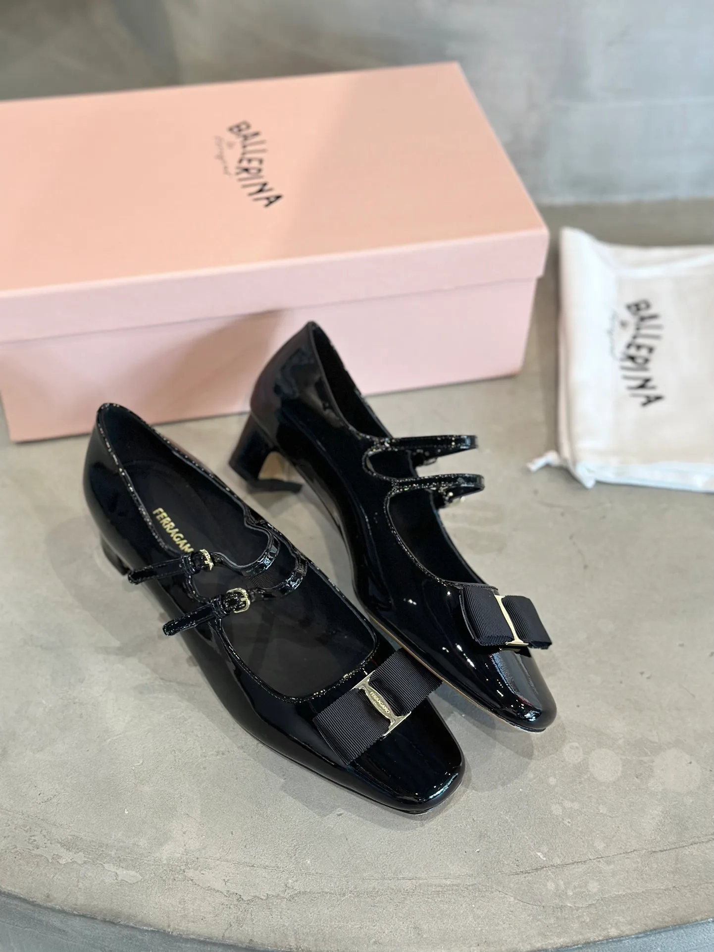 Туфли Женские Salvatore Ferragamo 13368386