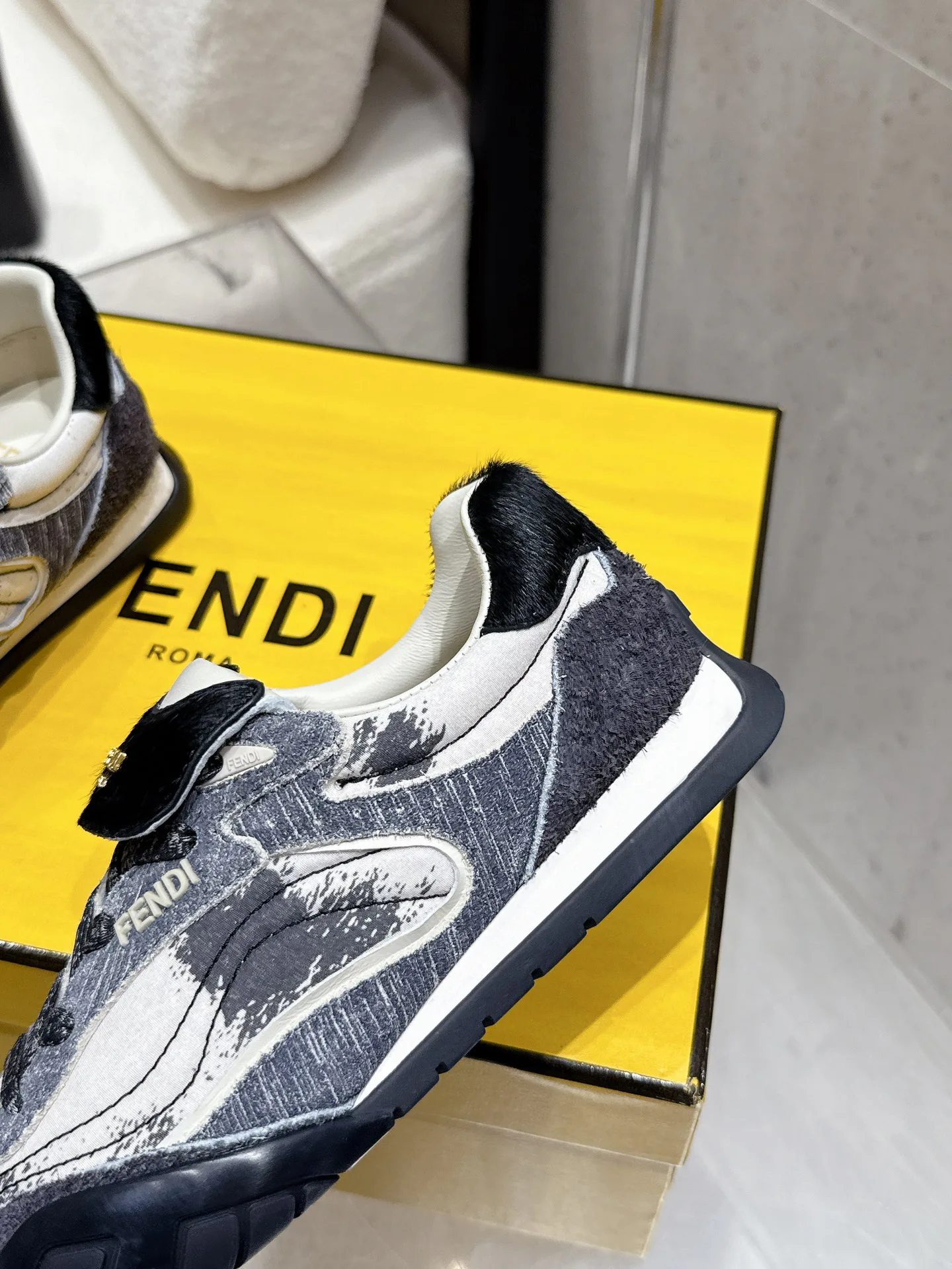 Кроссовки Женские Fendi 13078810
