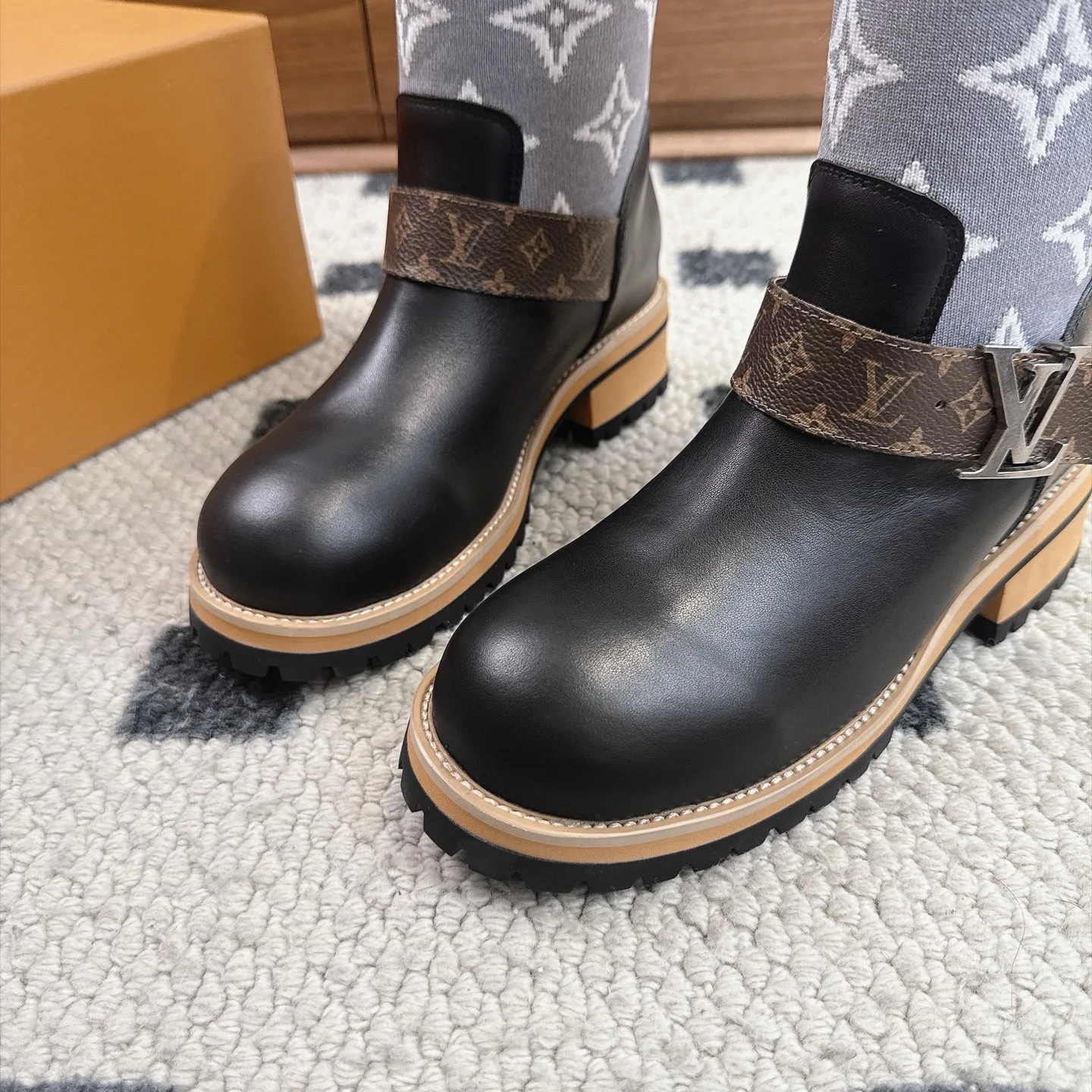 Ботинки Женские Louis Vuitton 18025505