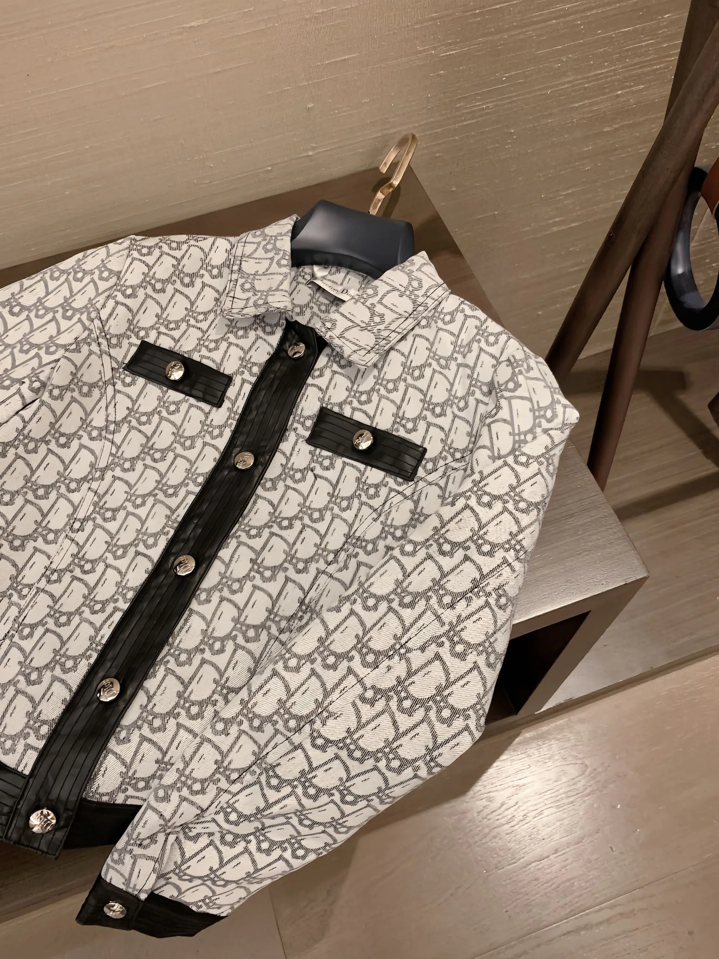 Куртки И Пуховики Женские Louis Vuitton 933915