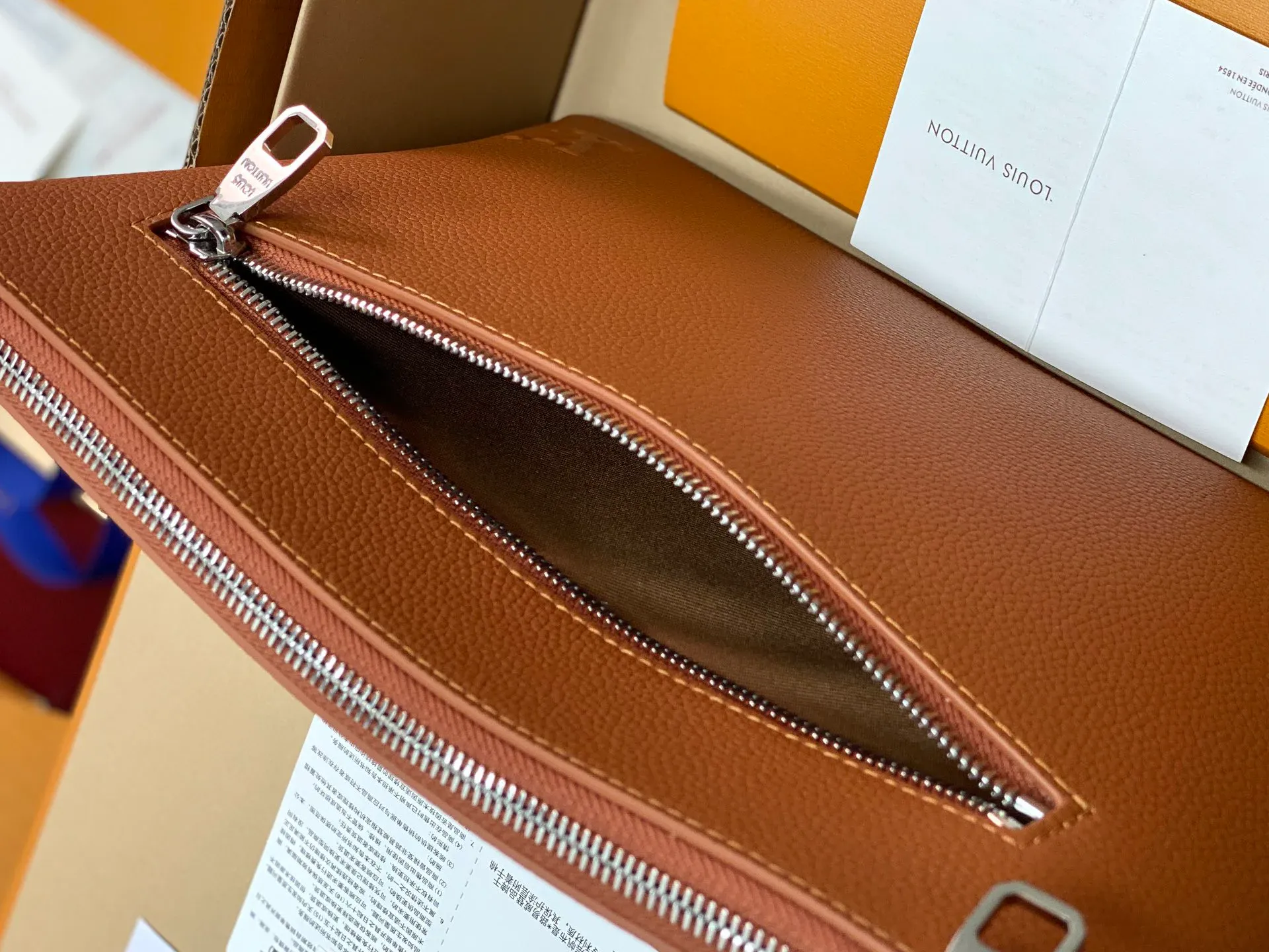Клатчи Женские Louis Vuitton 1923336