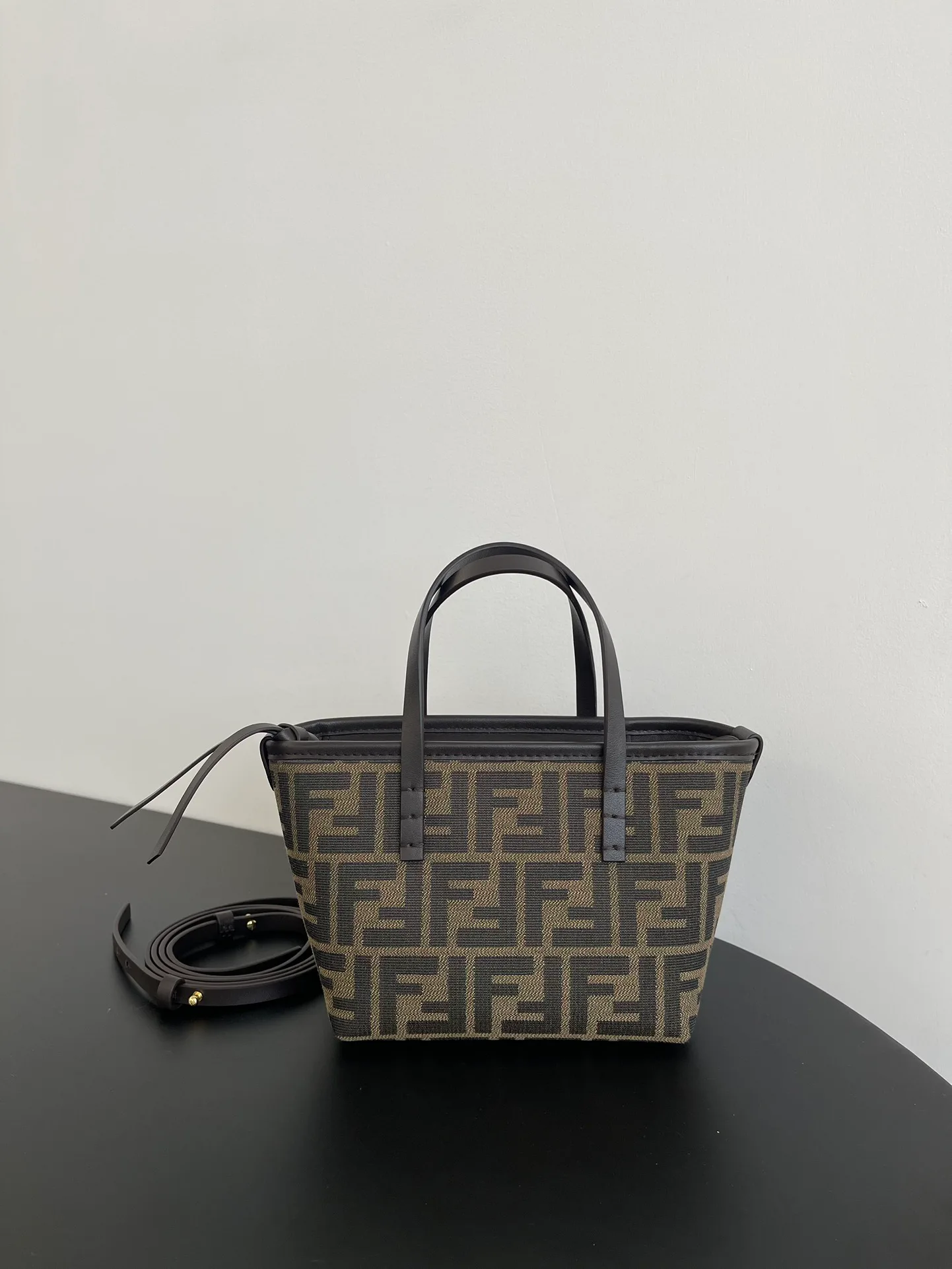 Классические Сумки Женские Fendi 10644795