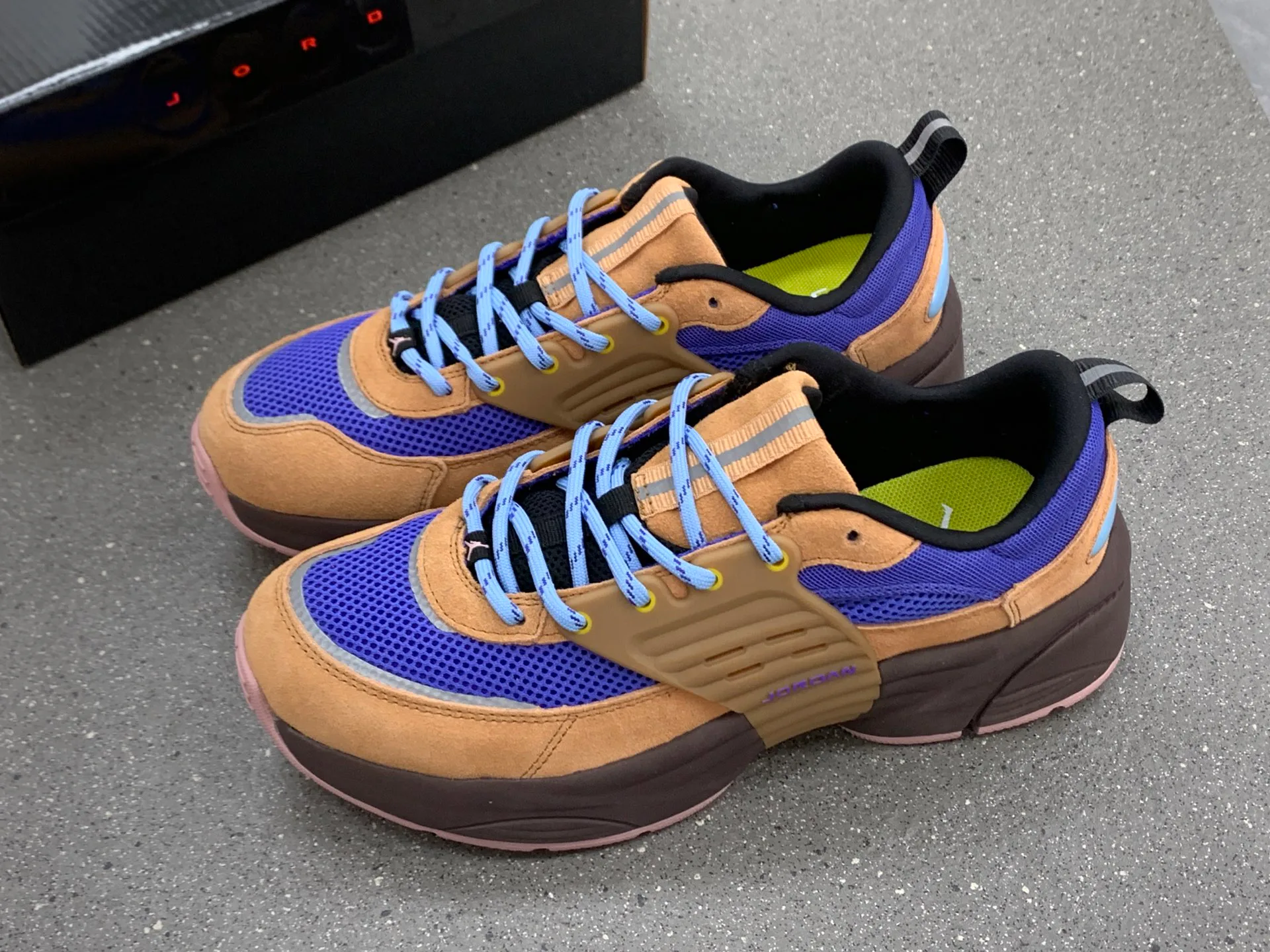 Кроссовки Женские Air Jordan 1261111