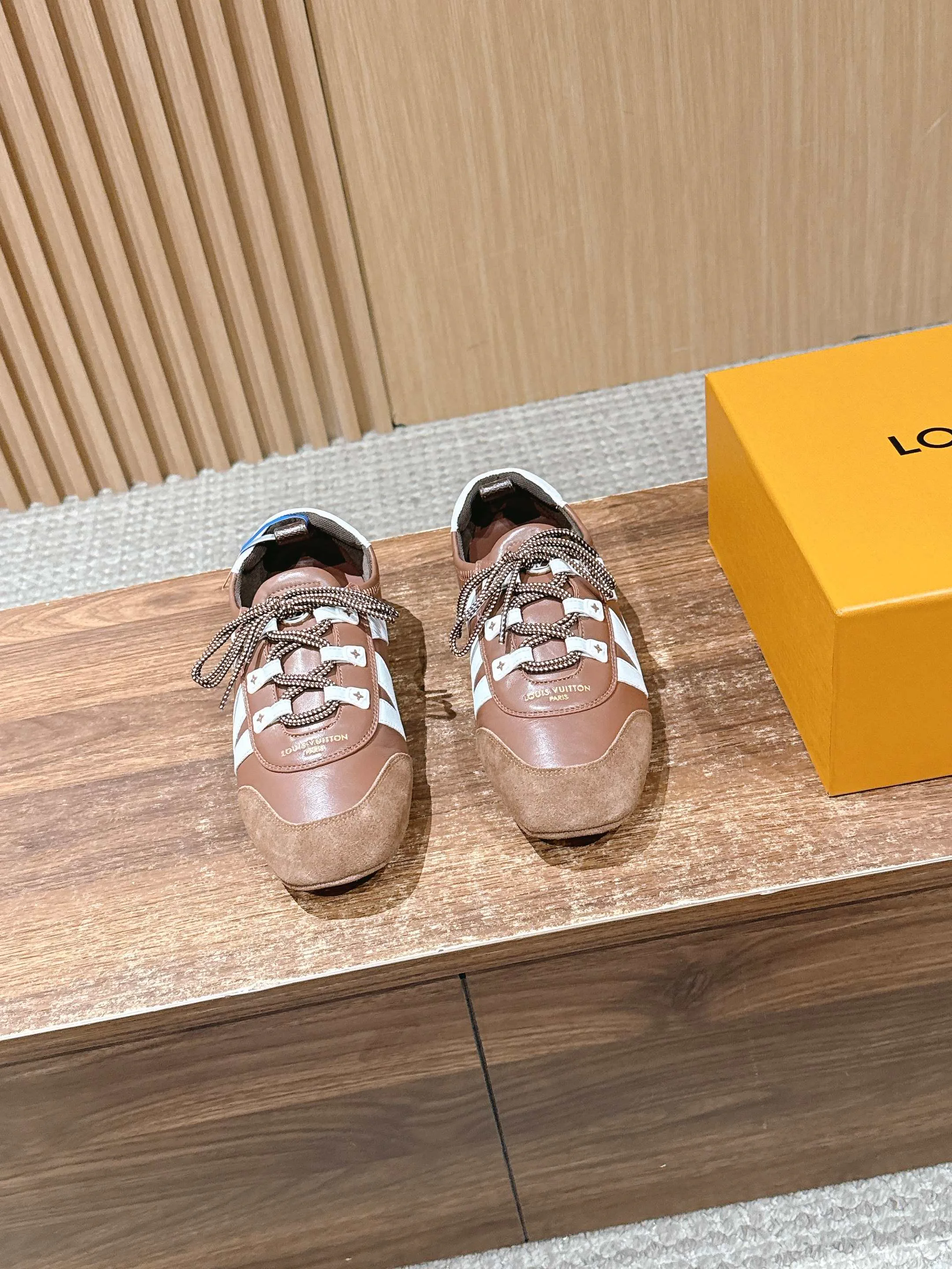 Кроссовки Женские Louis Vuitton 1483923