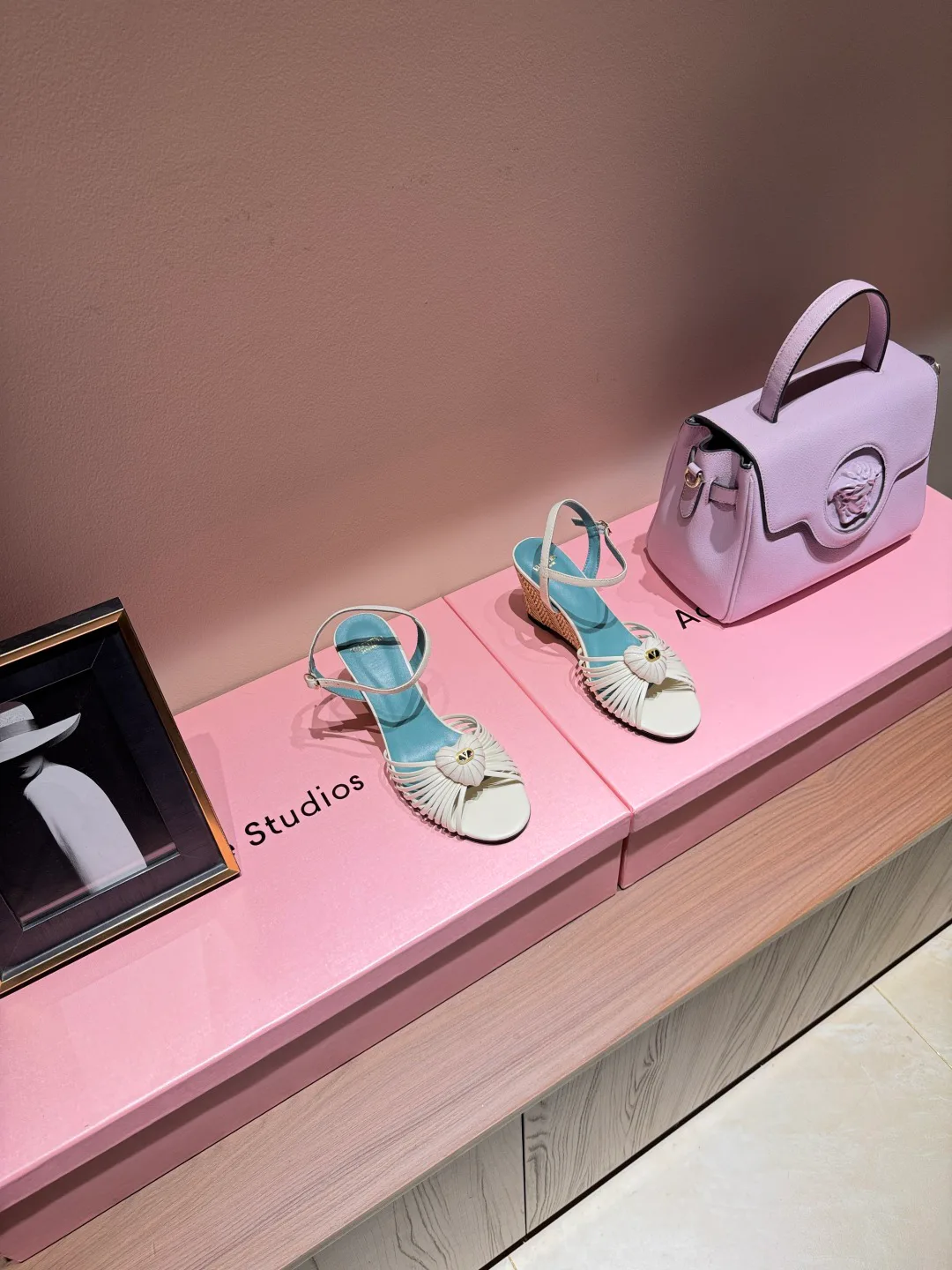 Босоножки Женские Valentino 17968670