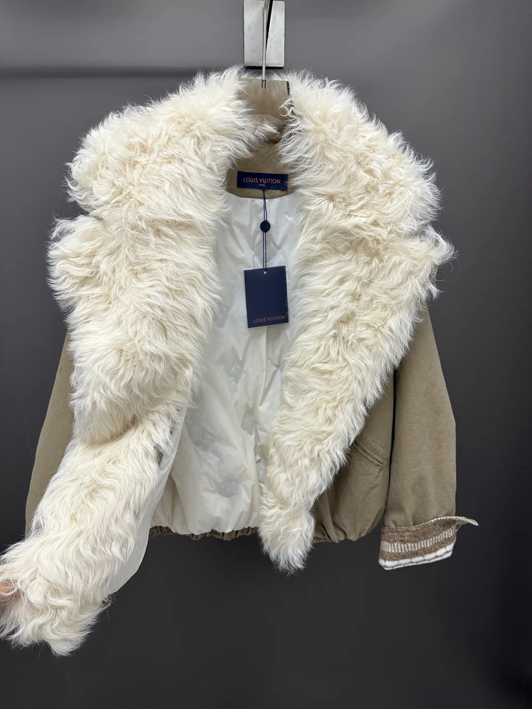Куртки И Пуховики Женские Louis Vuitton 18902687