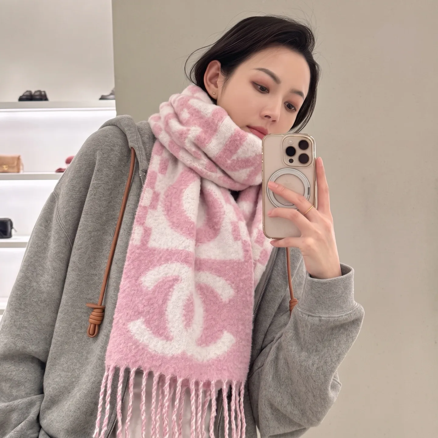 Шарфы Chanel 18322571