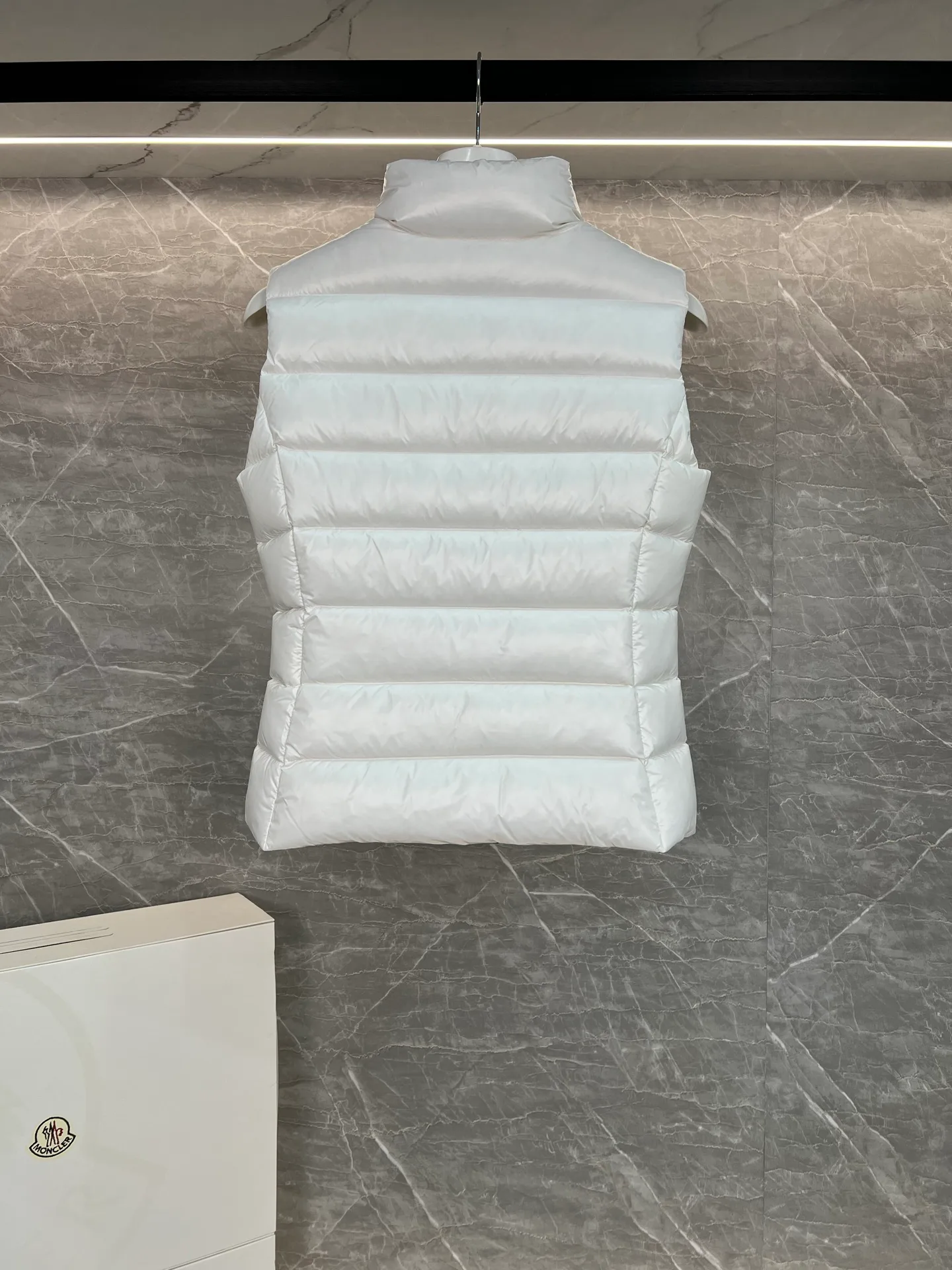 Жилеты Женские Moncler 18111346