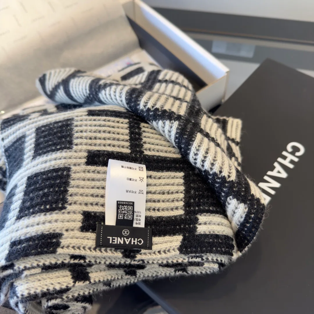 Шарфы Chanel 18104899