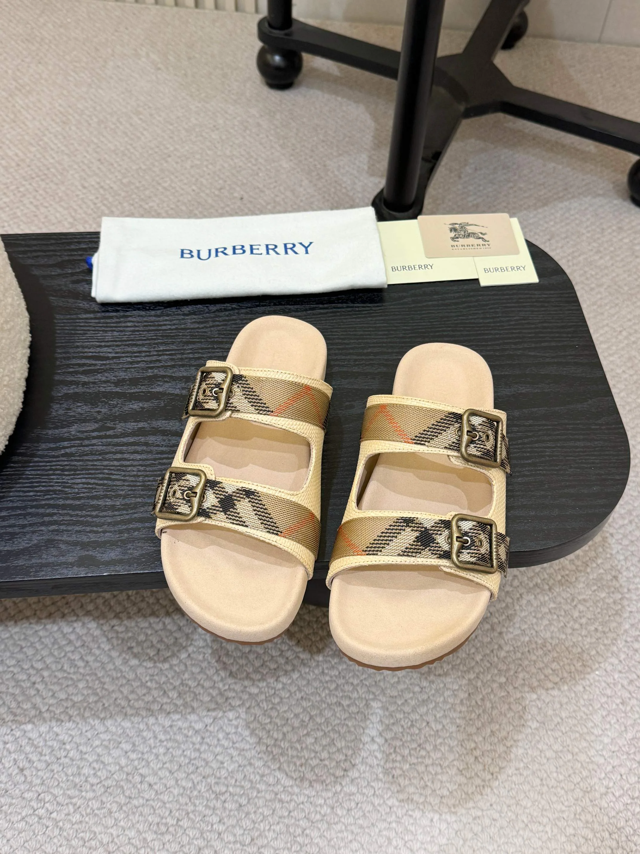 Шлепанцы Женские Burberry 11689185