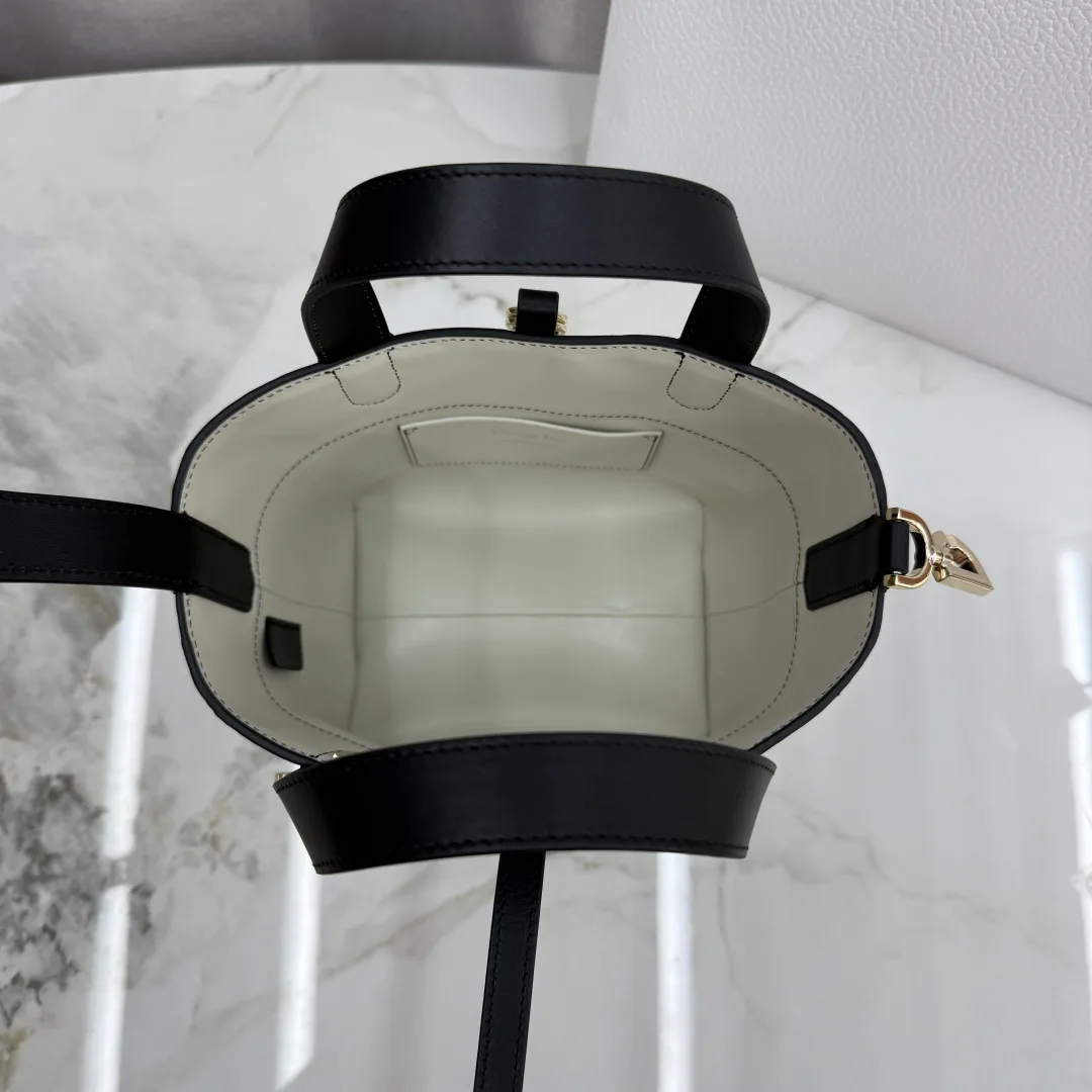 Классические Сумки Женские Christian Dior 11905699